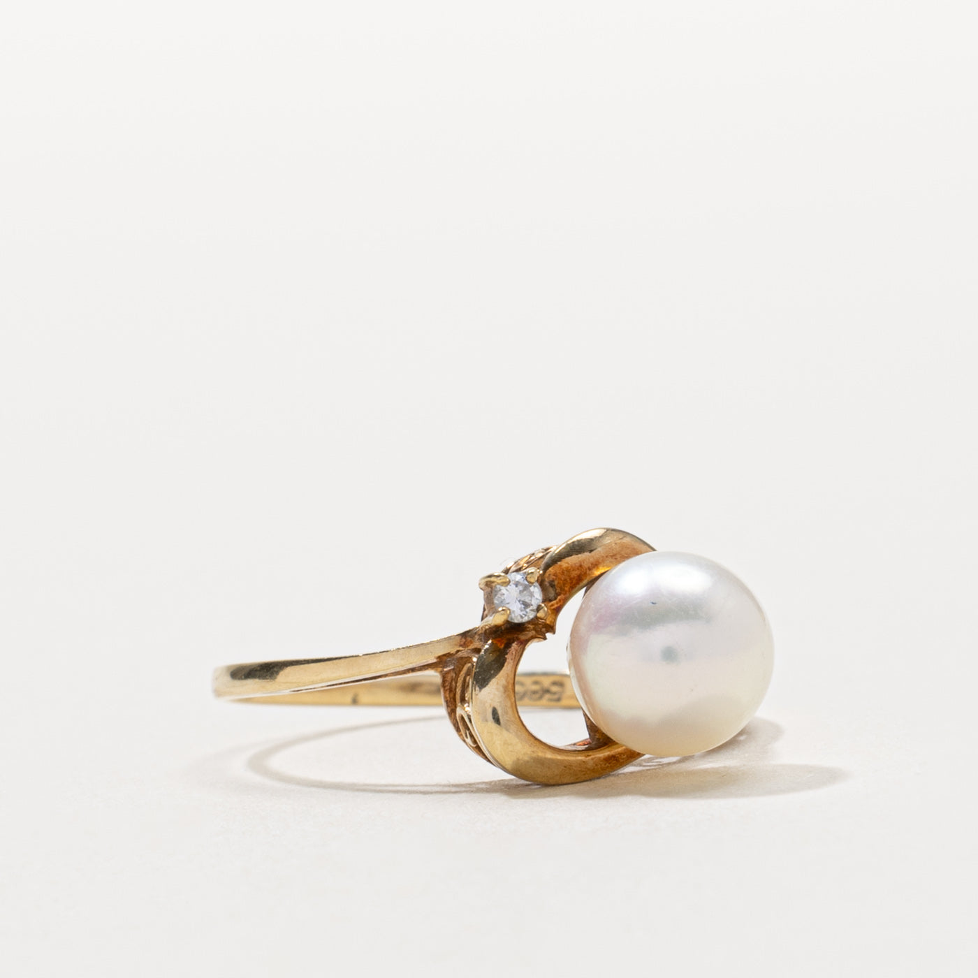 14k Pearl & Diamond Accented Ring | SZ 6.75