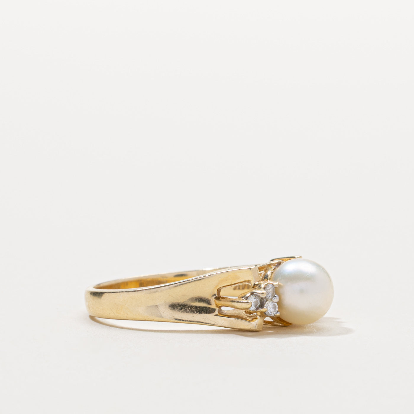 14k Pearl & Diamond Accented Ring | SZ 7.25
