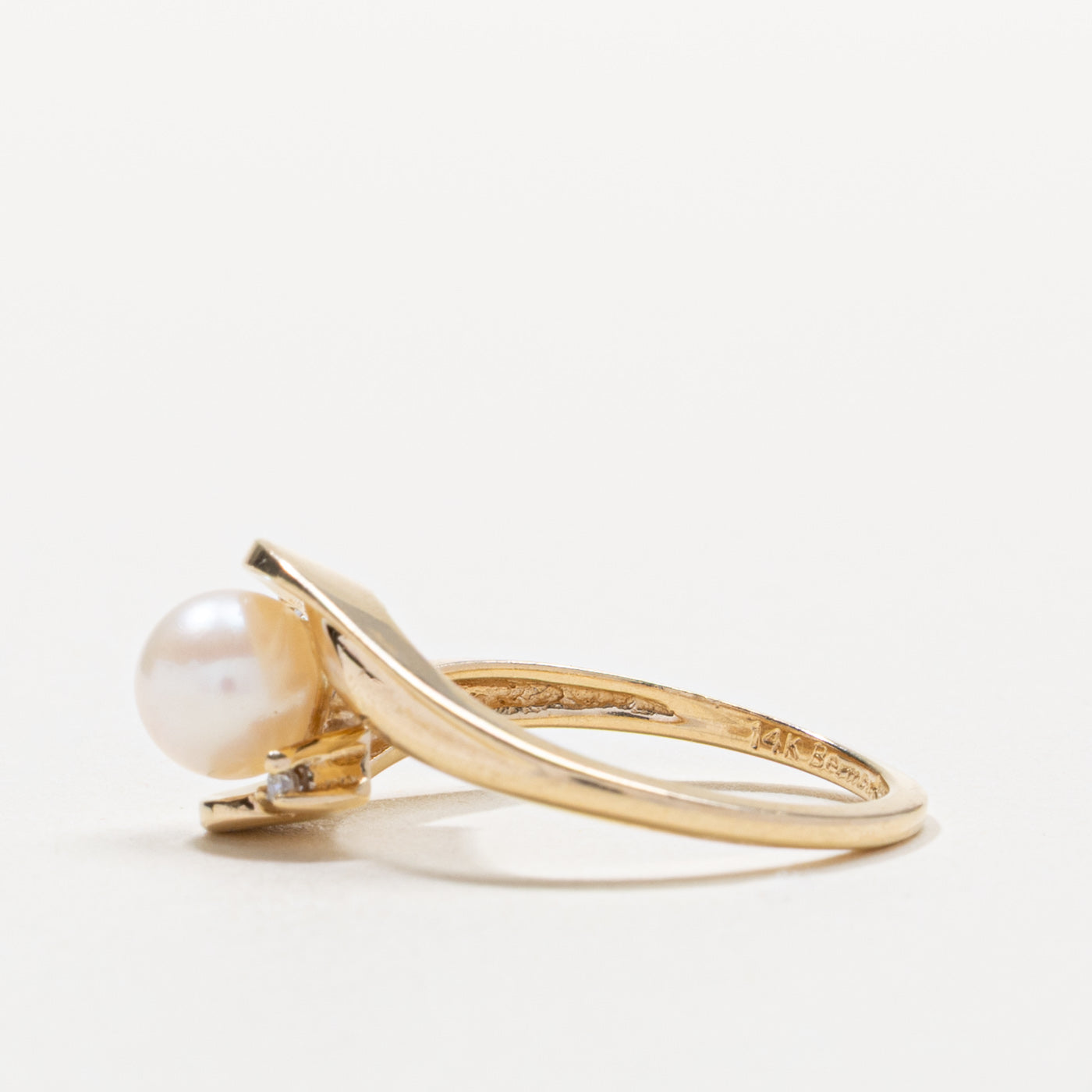 14k Pearl & Diamond Grooved Bypass Ring | SZ 6.25