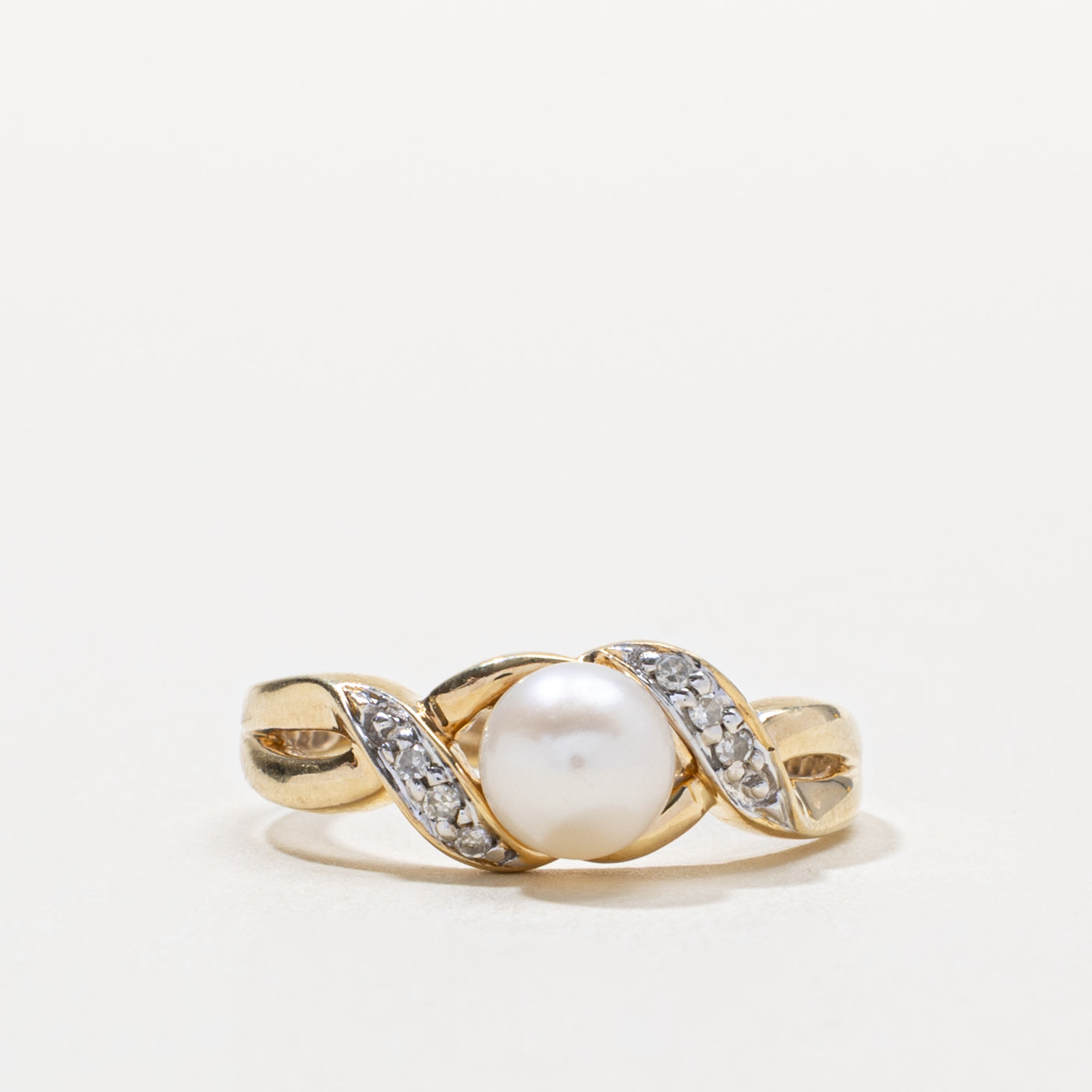 10k Pearl & Diamond Accented Crossover Ring | SZ 6.75