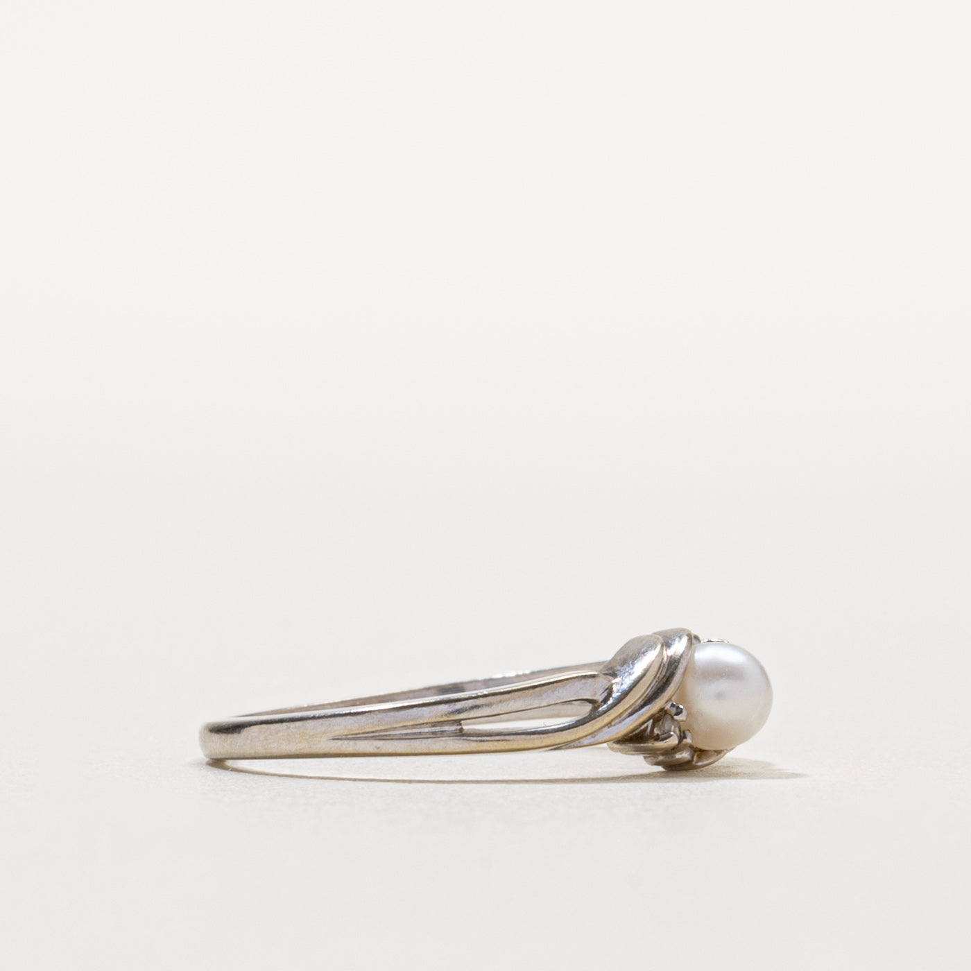 10k Pearl & Diamond Bypass Ring | SZ 6