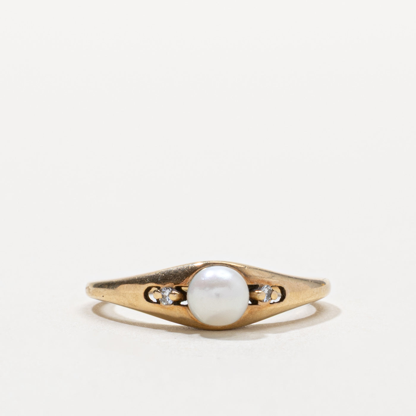 10k Pearl & Diamond Accented Tapered Ring | SZ 5.75