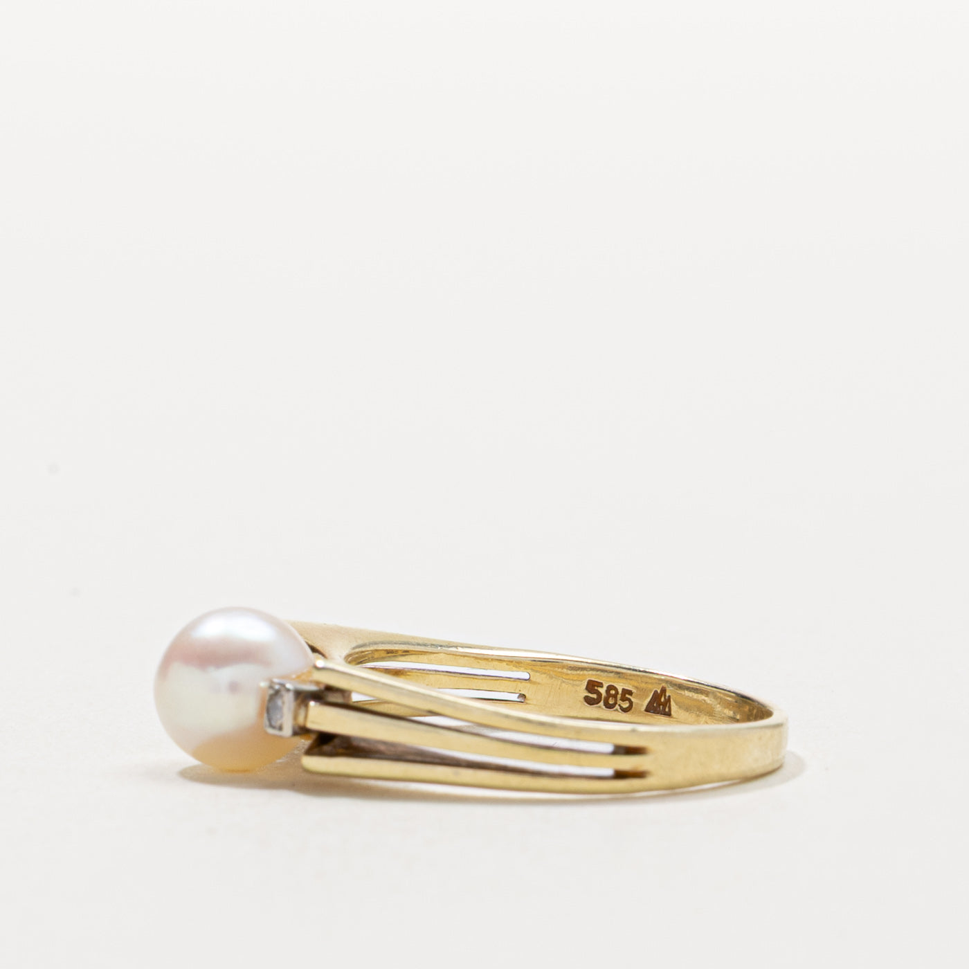 14k Pearl & Diamond Accented Grooved Ring | SZ 6