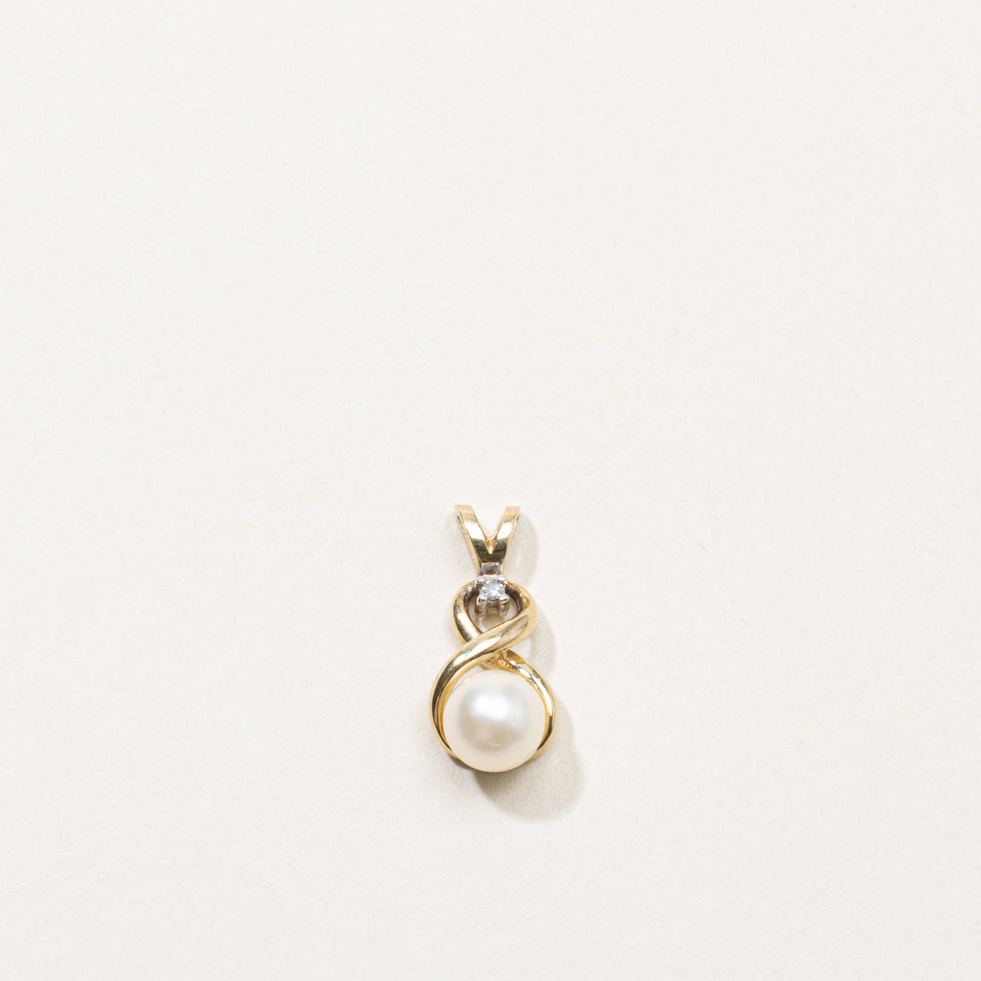 10k Pearl & Diamond Crossover Pendant