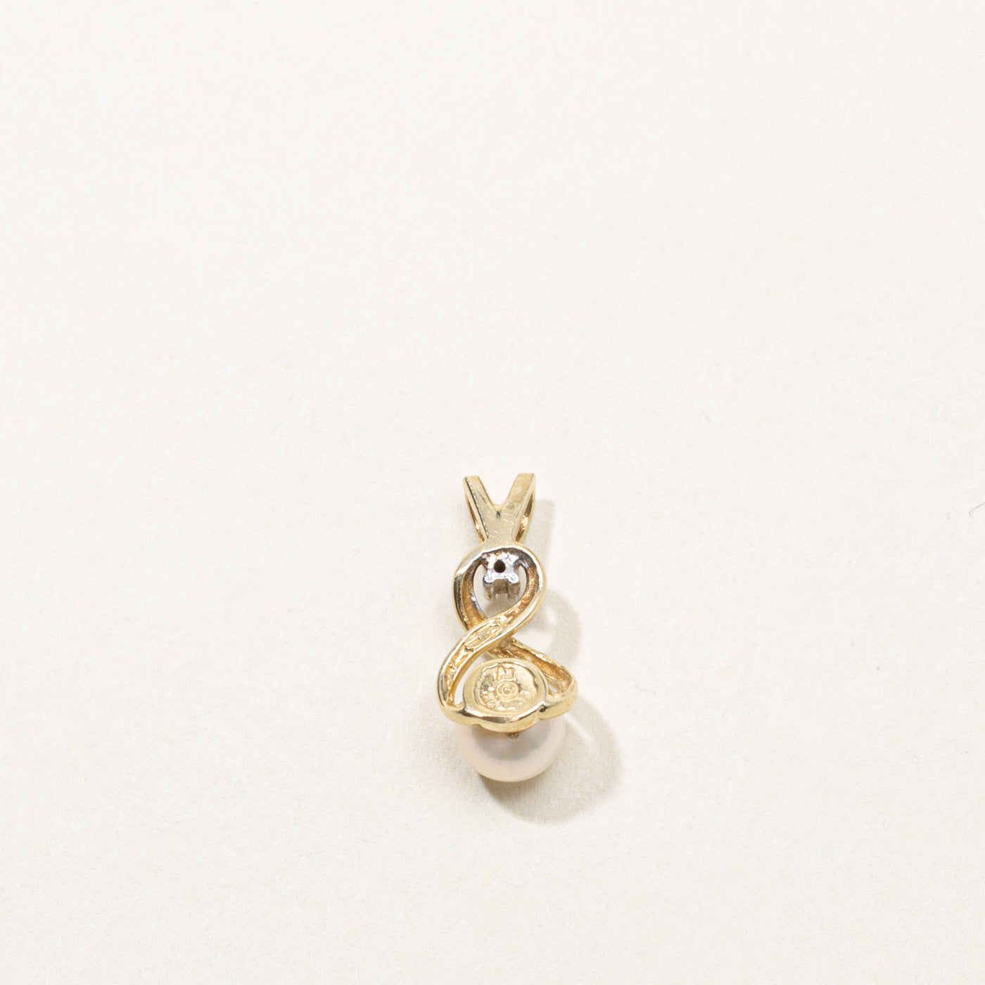 10k Pearl & Diamond Crossover Pendant