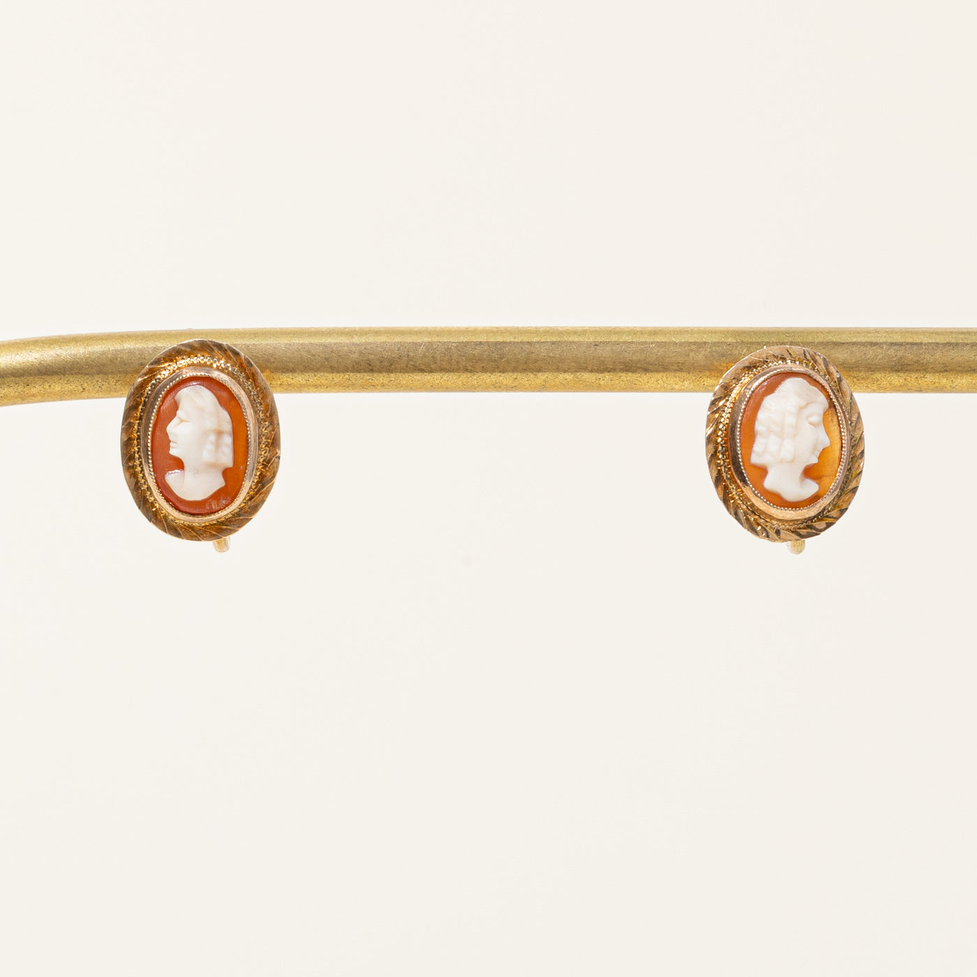 Sea Shell Cameo Screwback Earrings | 1.20ctw |