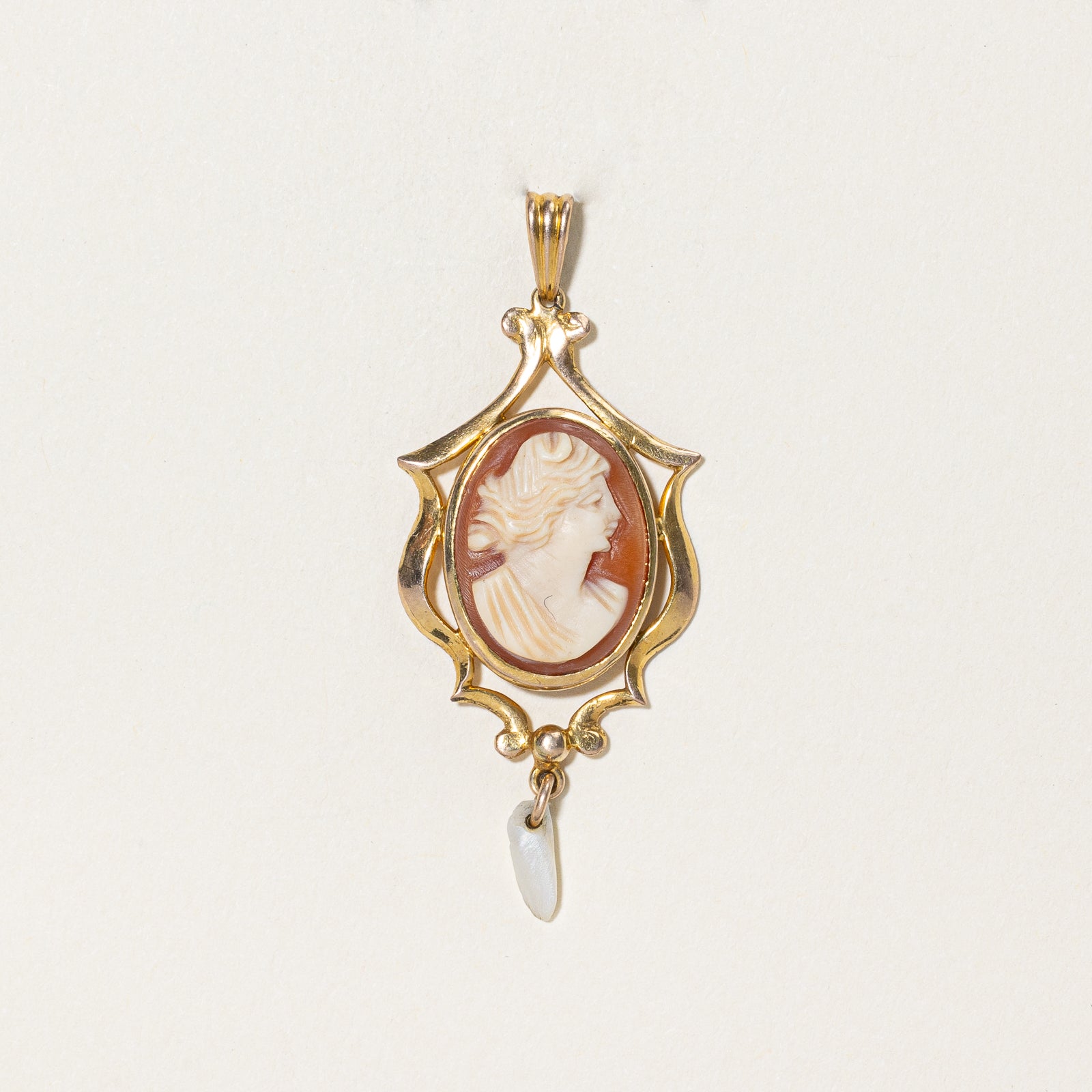 Seashell Cameo & Pearl Pendant | 5.00ct |