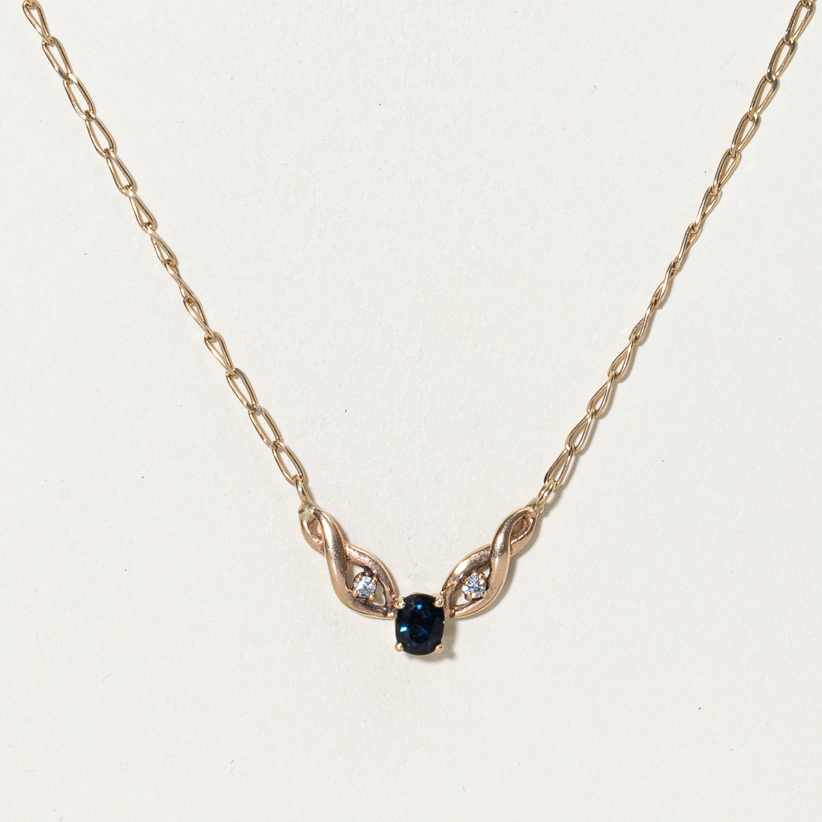 Collier à pendentif rond en saphir et diamants | 0,40 ct, 0,04 ct au total | 45,7 cm (18 po) |