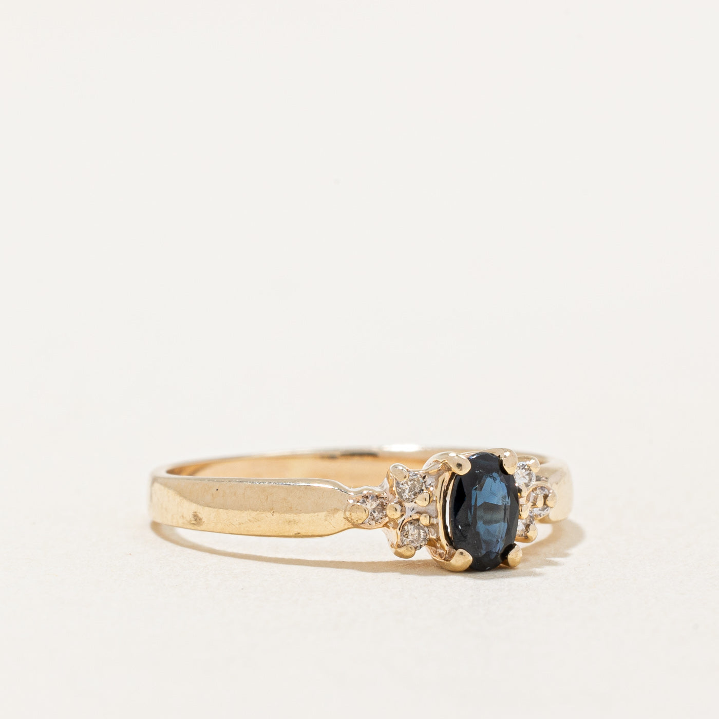 Bague saphir et diamants | 0,25 ct, 0,06 ct au total | Taille 6,25 |