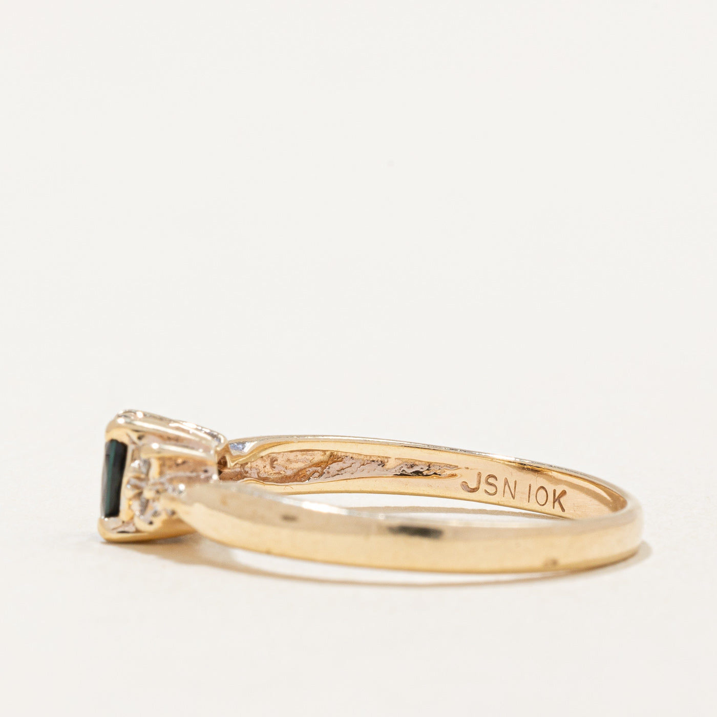 Bague saphir et diamants | 0,25 ct, 0,06 ct au total | Taille 6,25 |