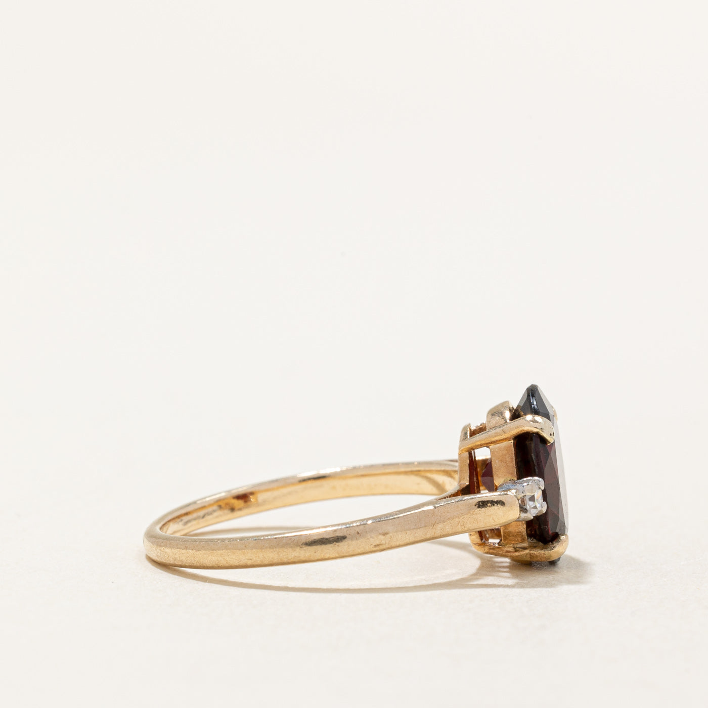Garnet & Diamond Ring | 2.60ct, 0.04ctw | SZ 6.25 |