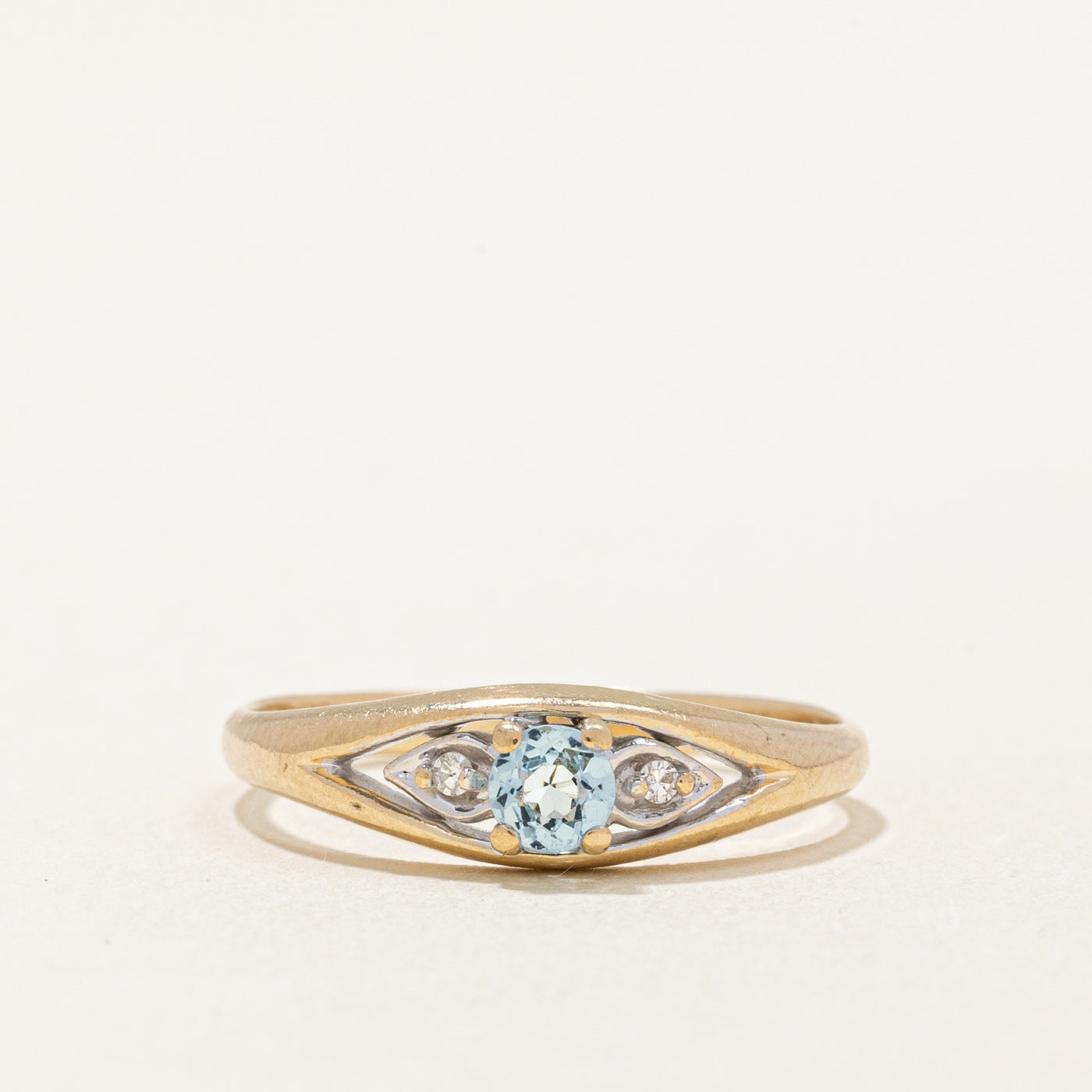 Aquamarine & Diamond Ring | 0.14ct, 0.01ctw | SZ 6.5 |