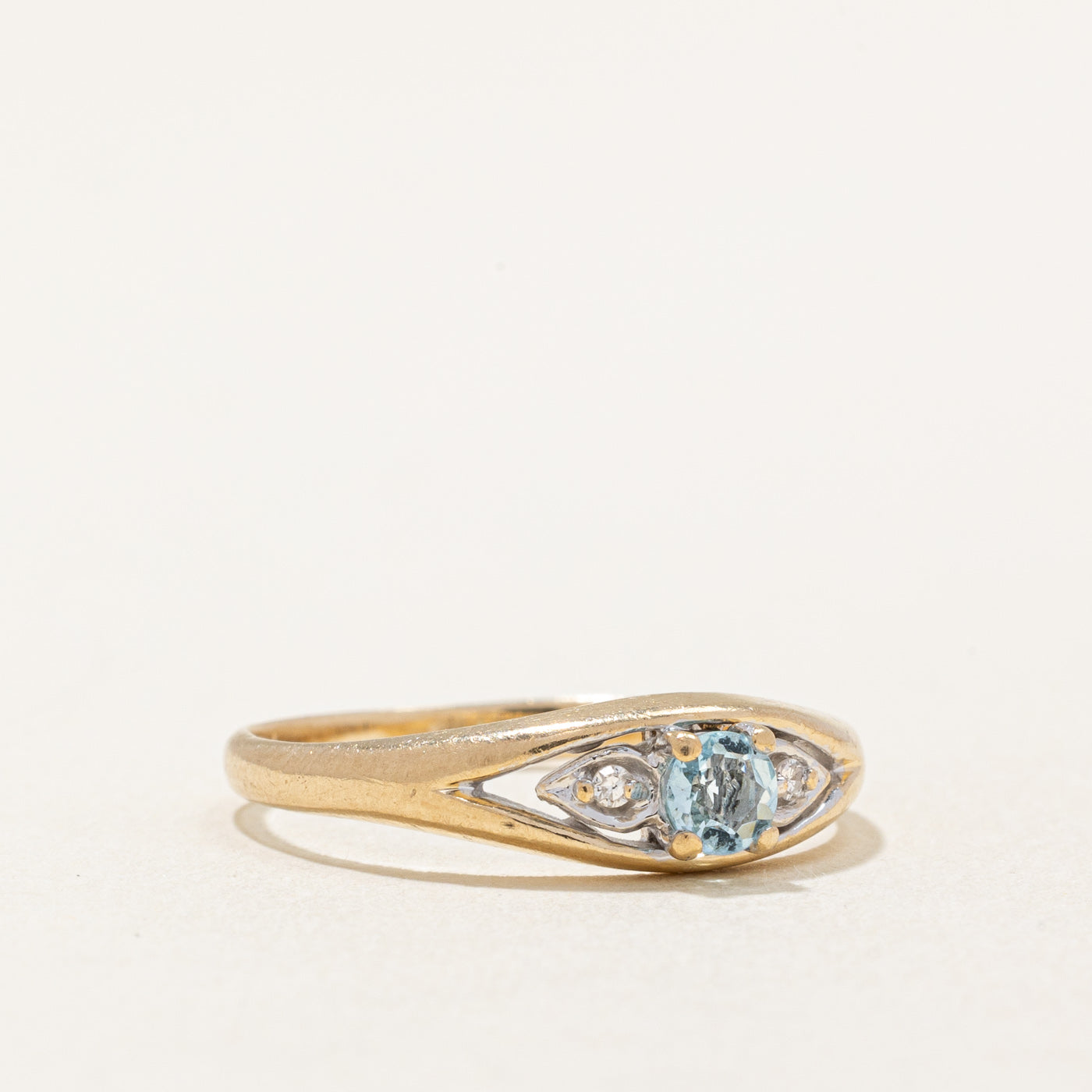 Aquamarine & Diamond Ring | 0.14ct, 0.01ctw | SZ 6.5 |