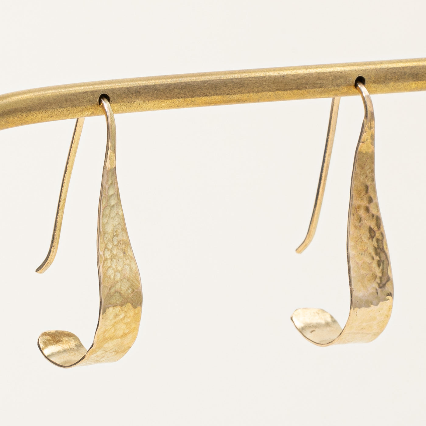 Boucles d'oreilles en or jaune 14 carats finition martelée