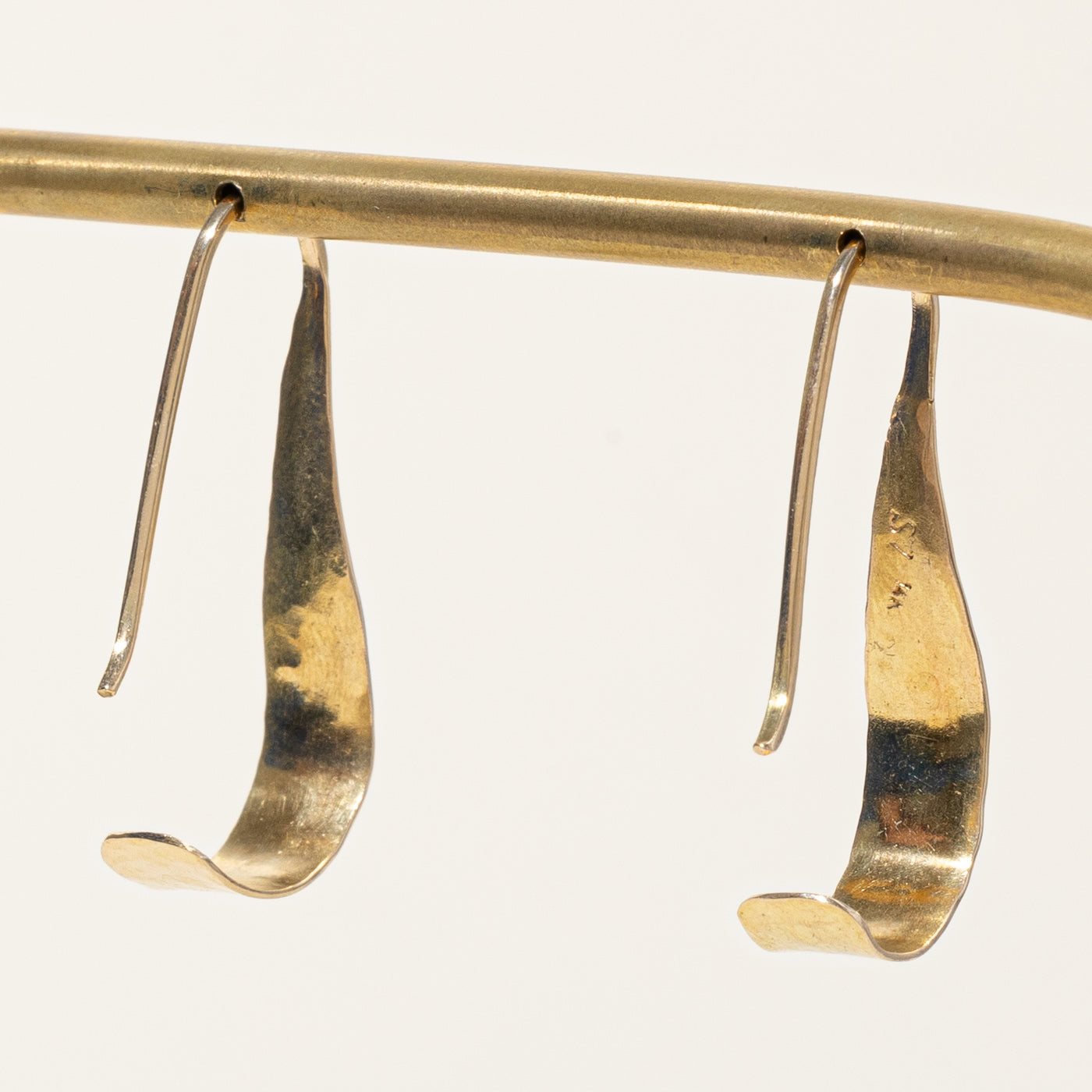 Boucles d'oreilles en or jaune 14 carats finition martelée
