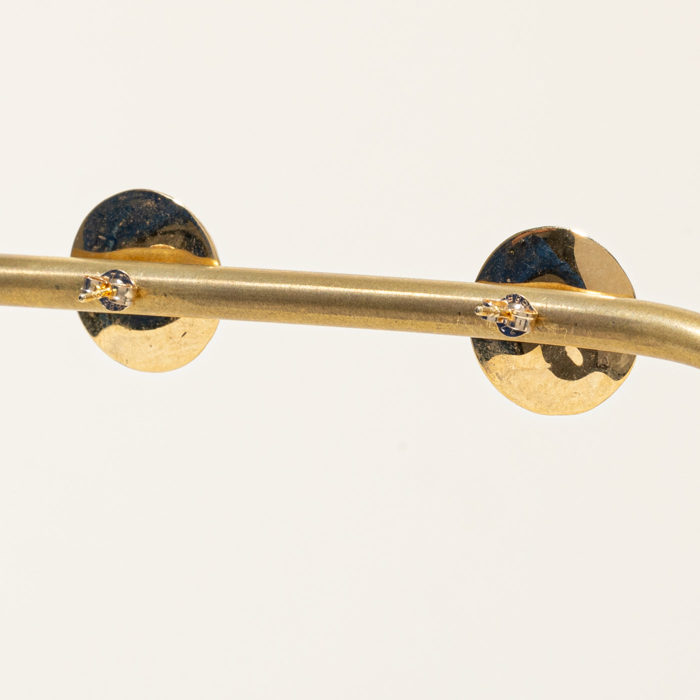 Boucles d'oreilles puces en or jaune 14 carats avec nœud bouton