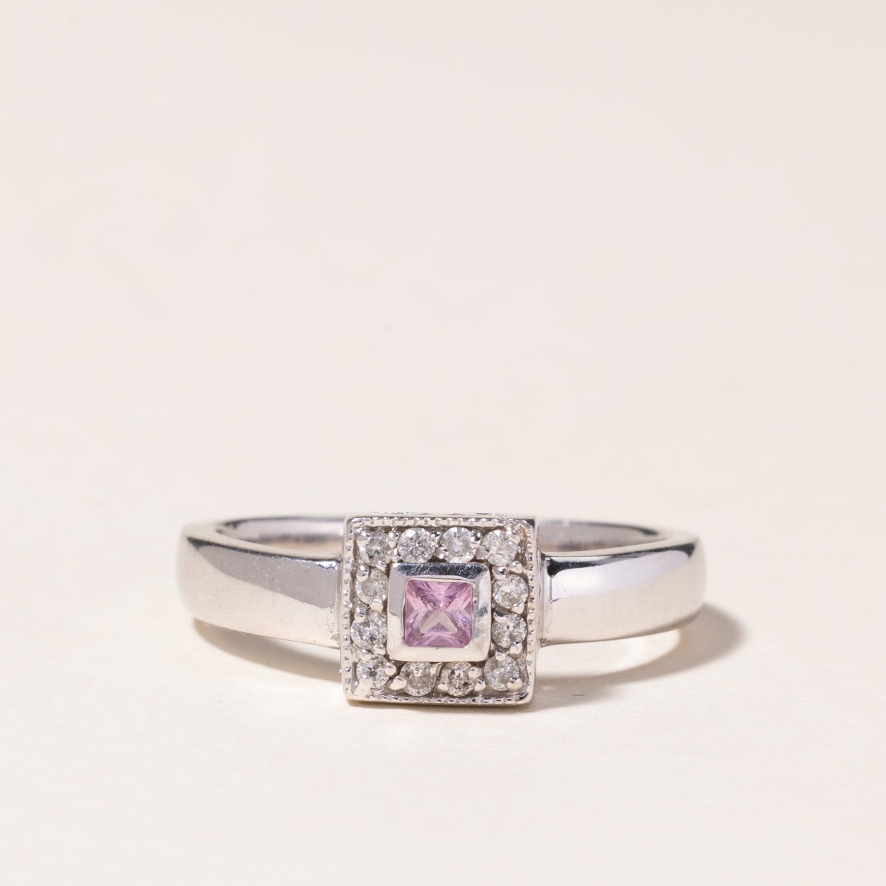 Bague en or blanc 14 carats, topaze rose et diamants | 0,09 ct, 0,06 ct au total | Taille 6,5 |