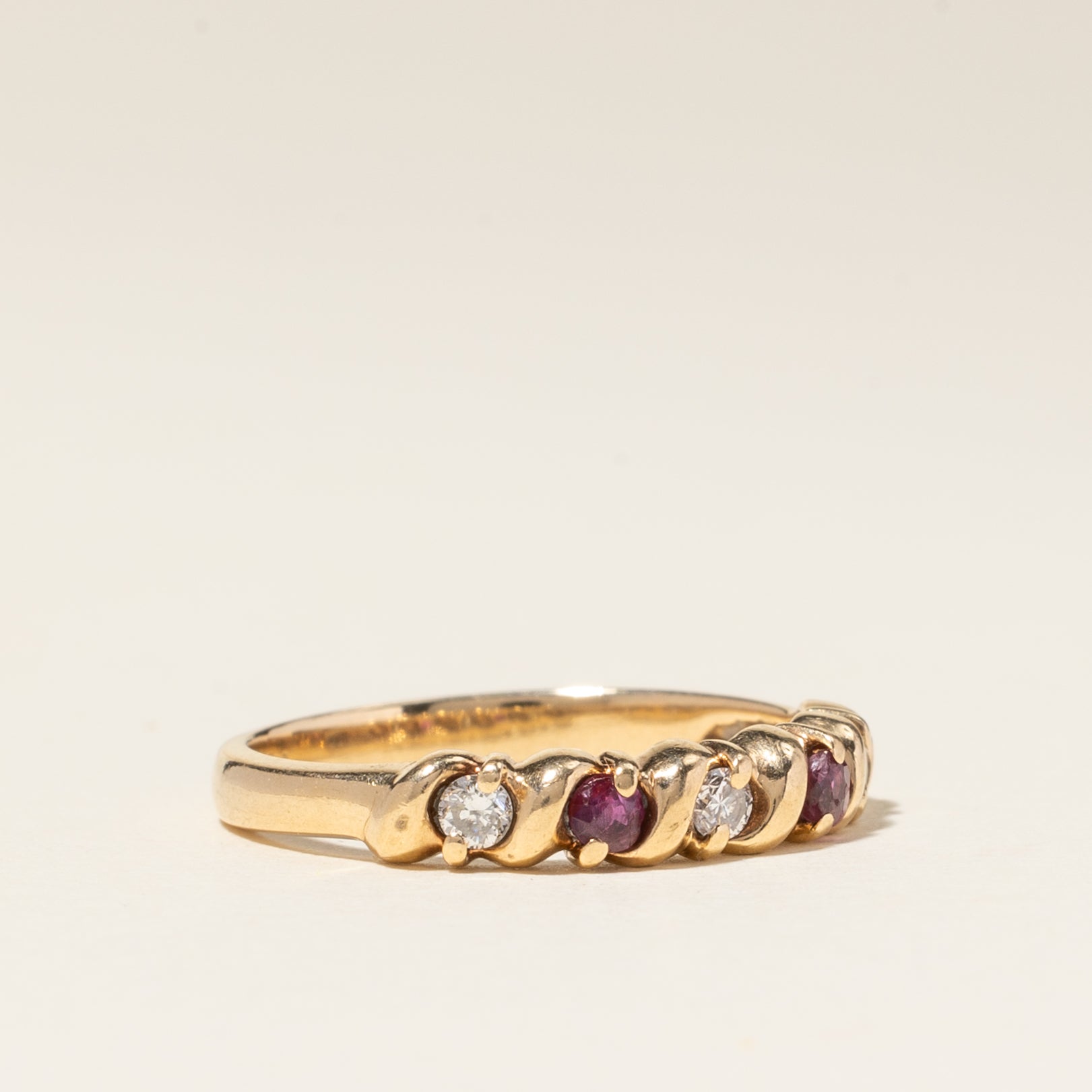 14K Yellow Gold Ruby & Diamond Ring | 0.13ctw, 0.12ctw | SZ 6 |