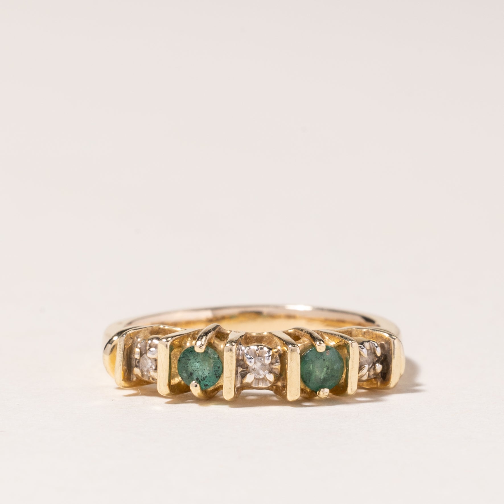 Bague en or jaune 14 carats avec émeraude et diamants | 0,16 ct, 0,02 ct au total | Taille 5 |