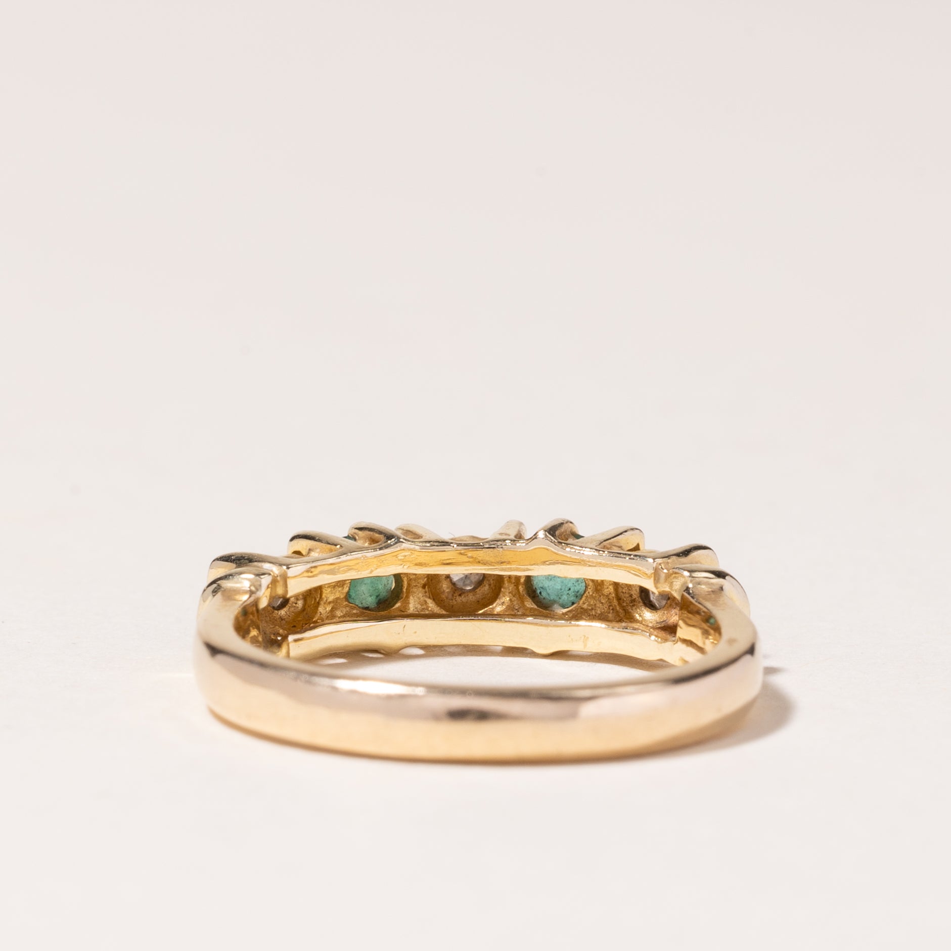 Bague en or jaune 14 carats avec émeraude et diamants | 0,16 ct, 0,02 ct au total | Taille 5 |