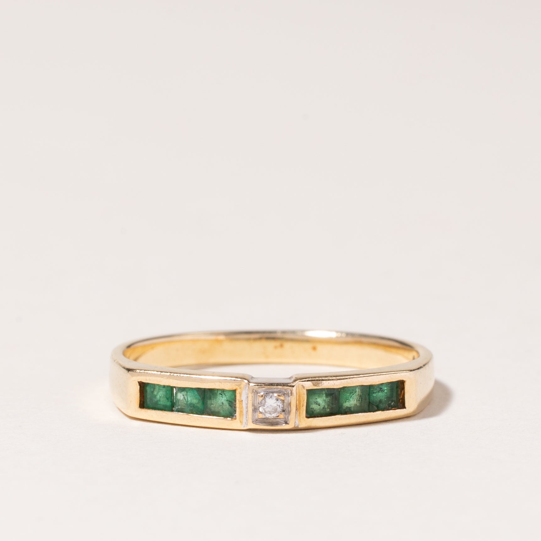Bague en or jaune 14 carats avec émeraude et diamants | 0,13 ct au total, 0,01 ct | Taille 6,25 |