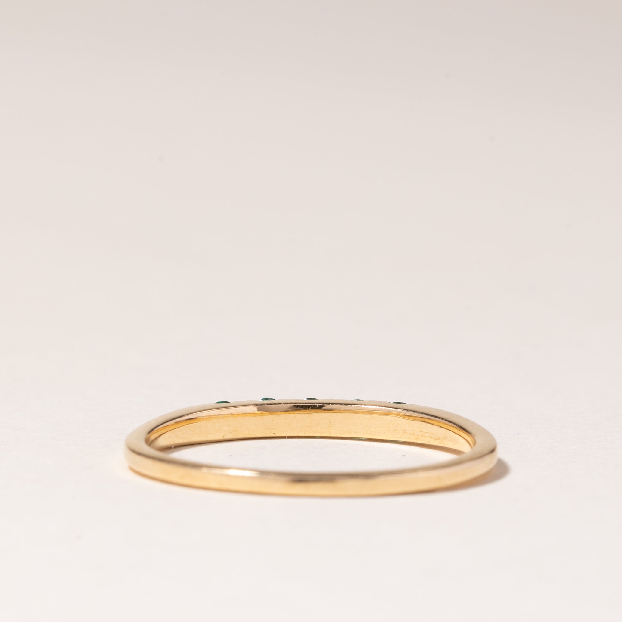 Bague en or jaune 14 carats et émeraude | 0,11 ct | Taille 7,25 |