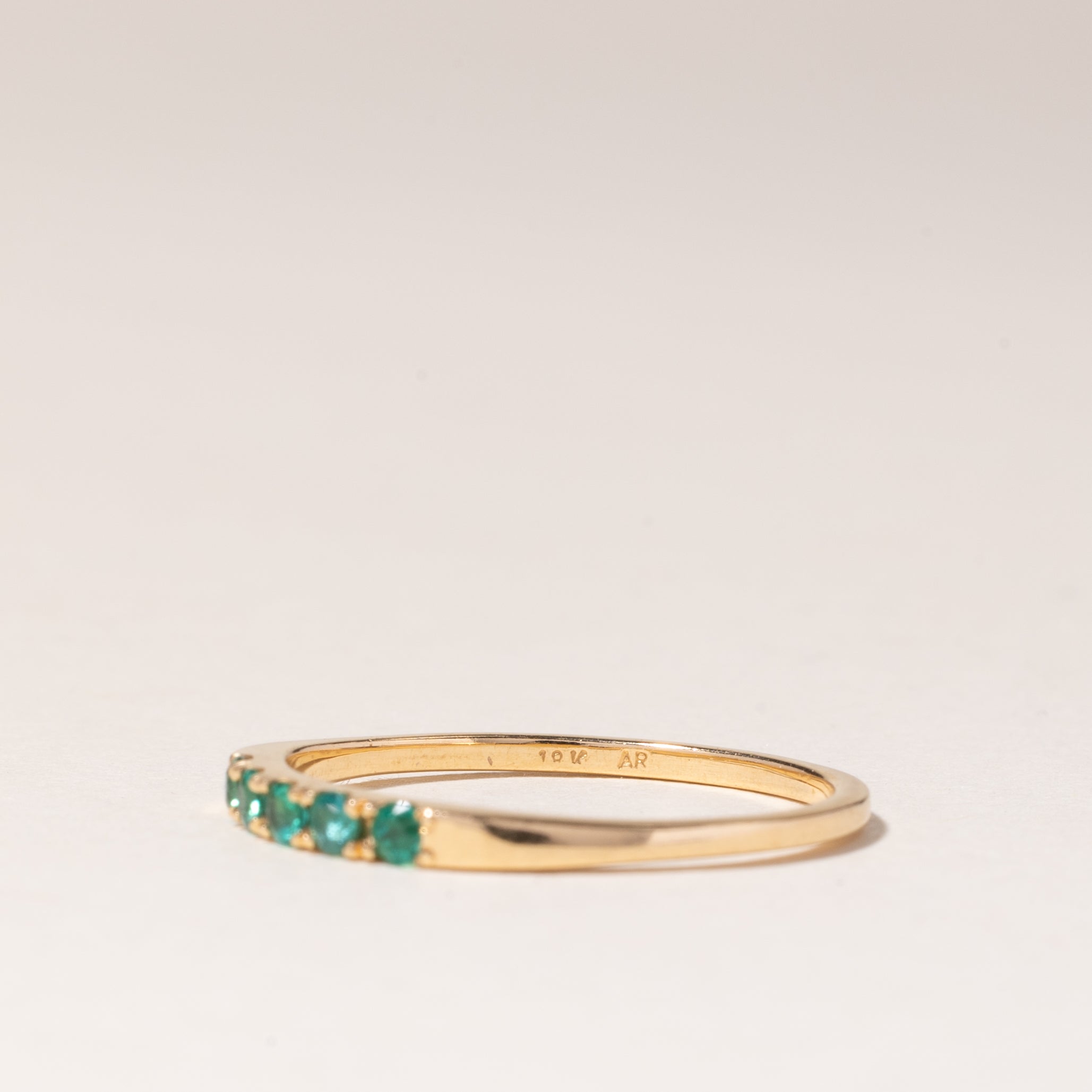Bague en or jaune 14 carats et émeraude | 0,11 ct | Taille 7,25 |