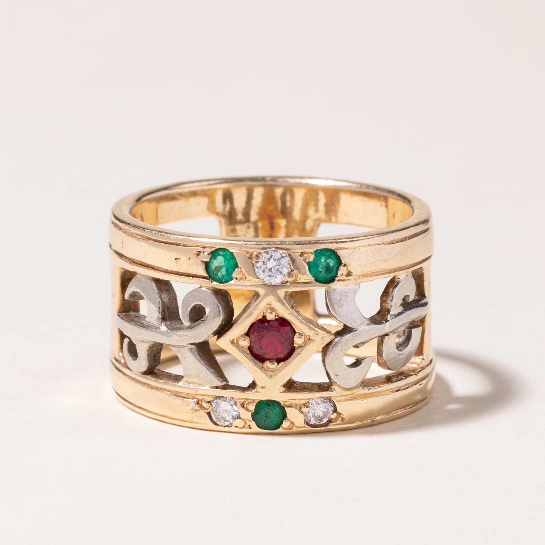 Bague en or jaune 10 carats sertie de plusieurs pierres précieuses | 0,15 ct, 0,11 ct, 0,12 ct | Taille 7 |