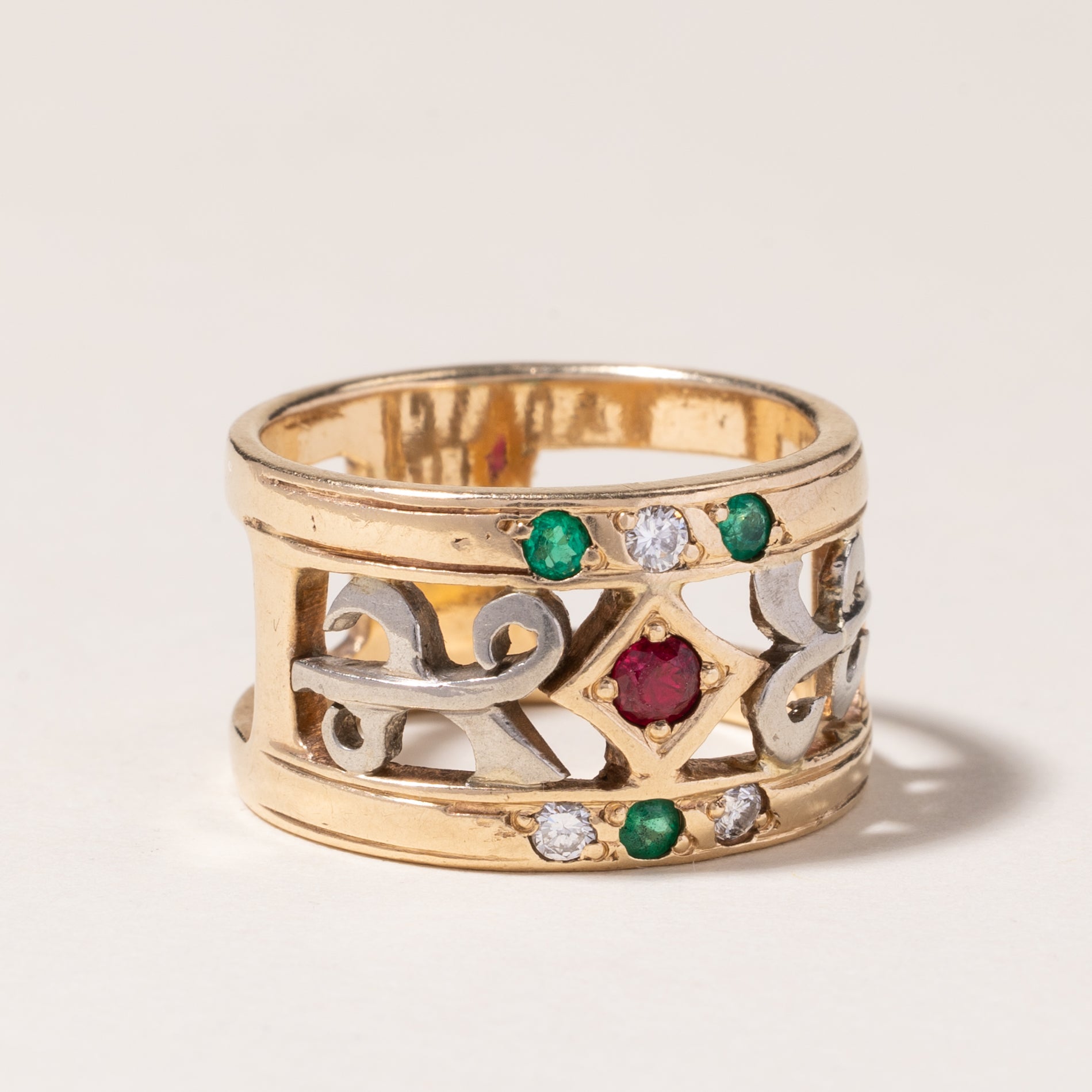 Bague en or jaune 10 carats sertie de plusieurs pierres précieuses | 0,15 ct, 0,11 ct, 0,12 ct | Taille 7 |