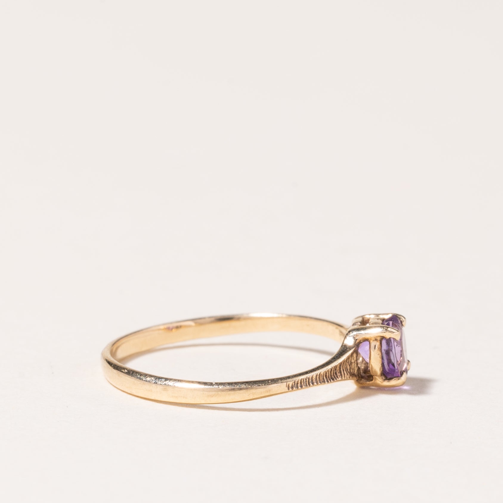 Bague en or jaune 10 carats avec améthyste taille cœur | 0,23 ct | Taille 2,75 |