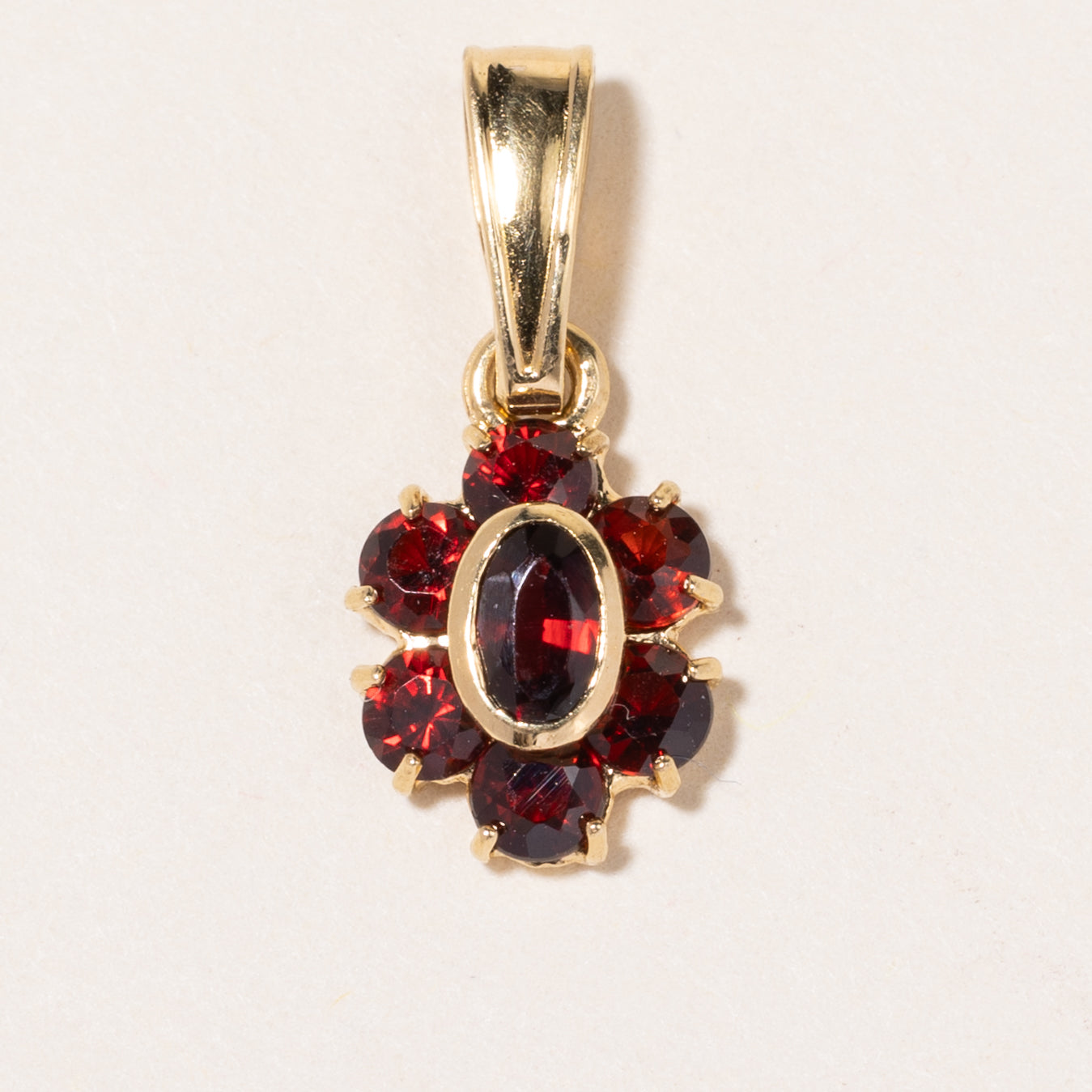 18K Yellow Gold Garnet Flower Pendant | 1.22ctw |