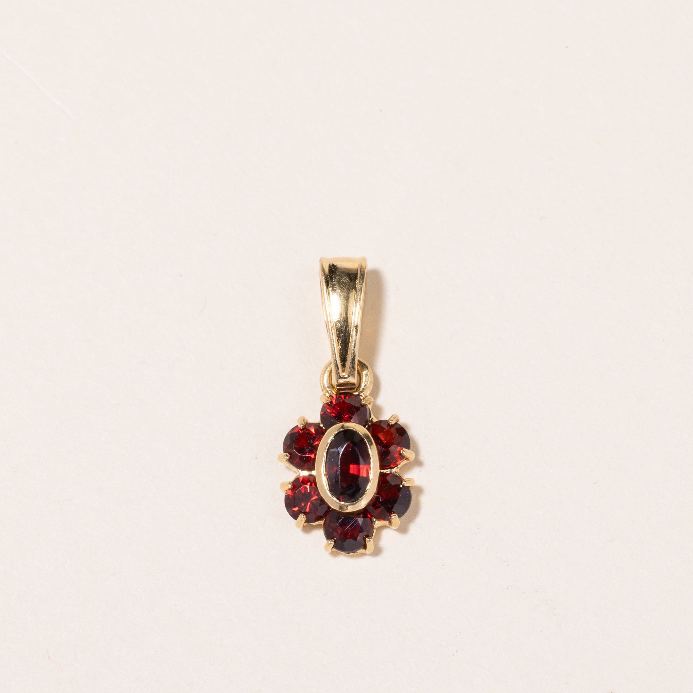18K Yellow Gold Garnet Flower Pendant | 1.22ctw |