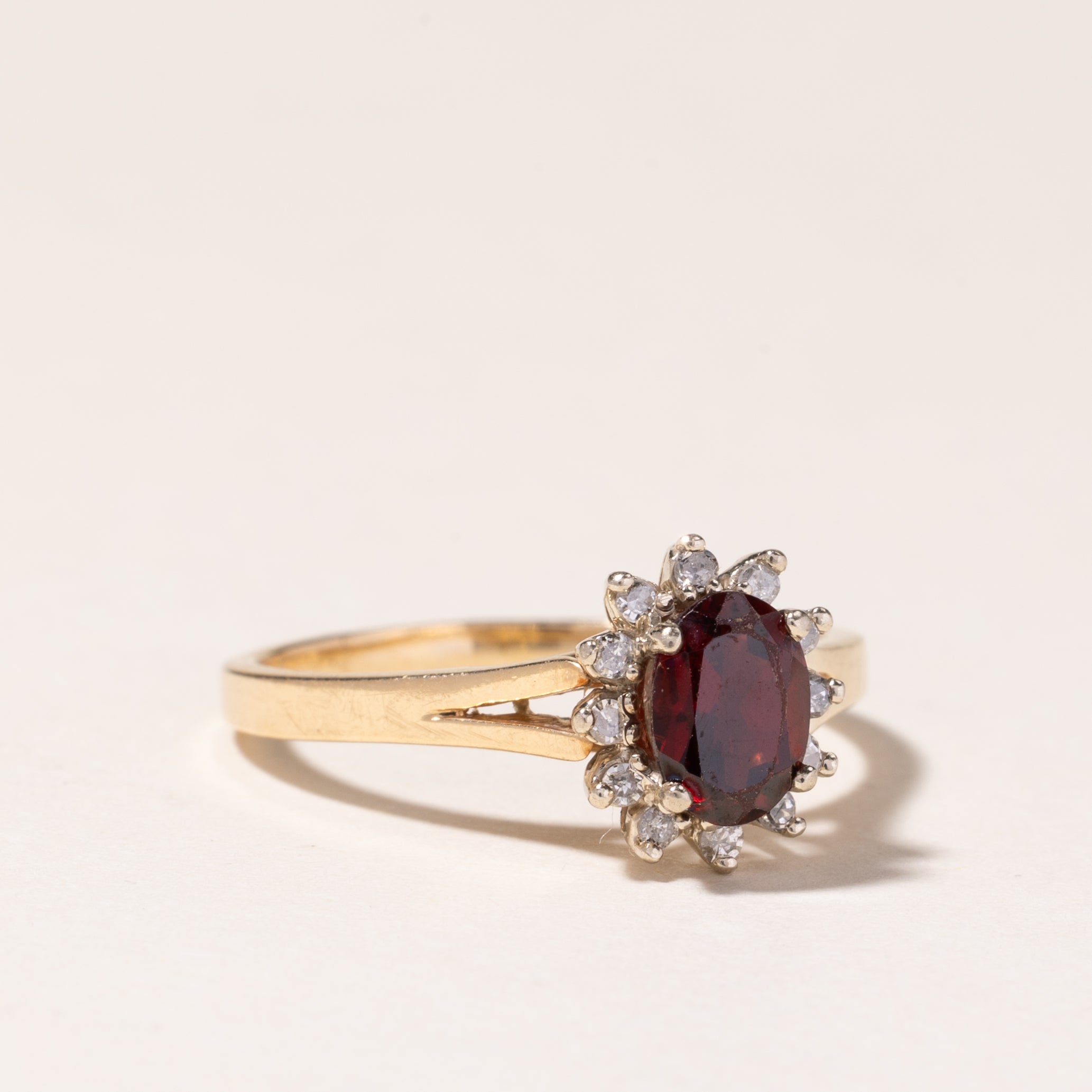 14K Yellow Gold Garnet Ring | 0.90ct, 0.06ctw | SZ 7.25 |
