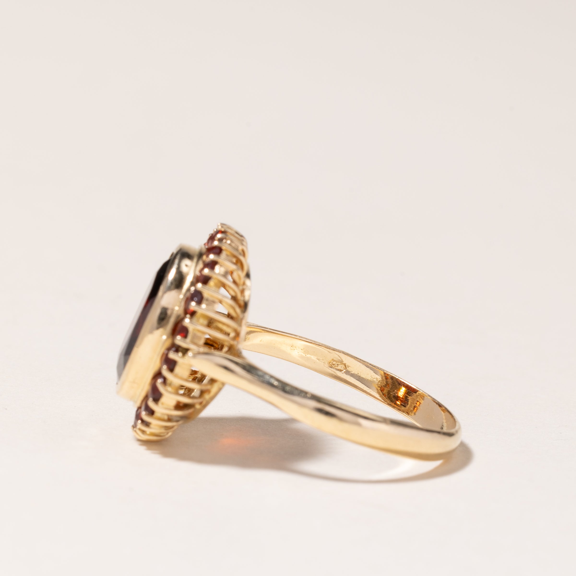 14K Yellow Gold Garnet Ring | 4.57ctw | SZ 8.5 |