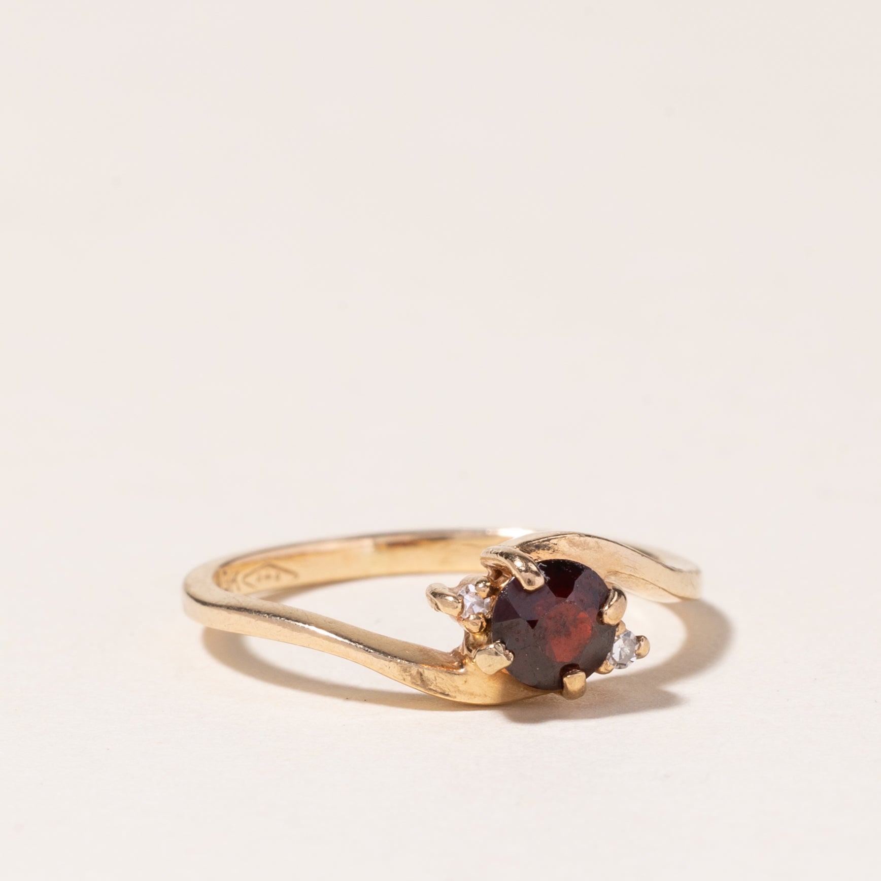 10K Yellow Gold Garnet & Diamond Ring | 0.41ct, 0.01ctw | SZ 5.25 |