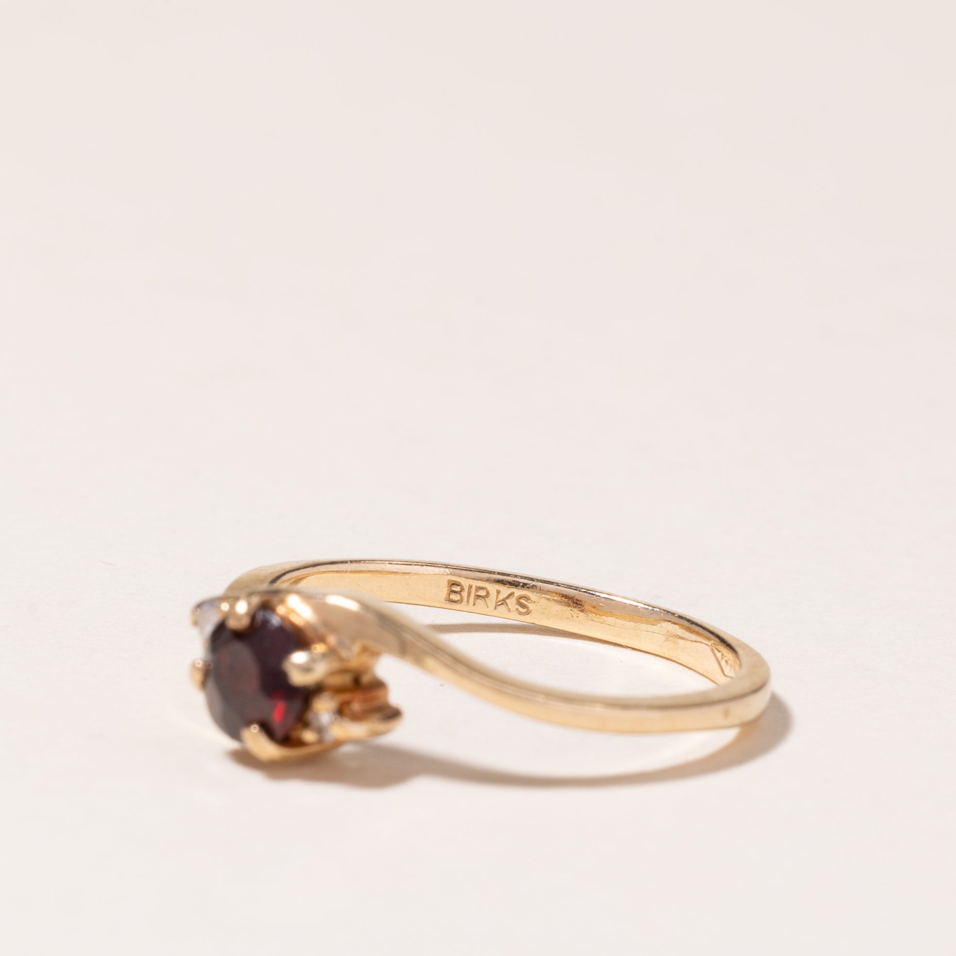 10K Yellow Gold Garnet & Diamond Ring | 0.41ct, 0.01ctw | SZ 5.25 |