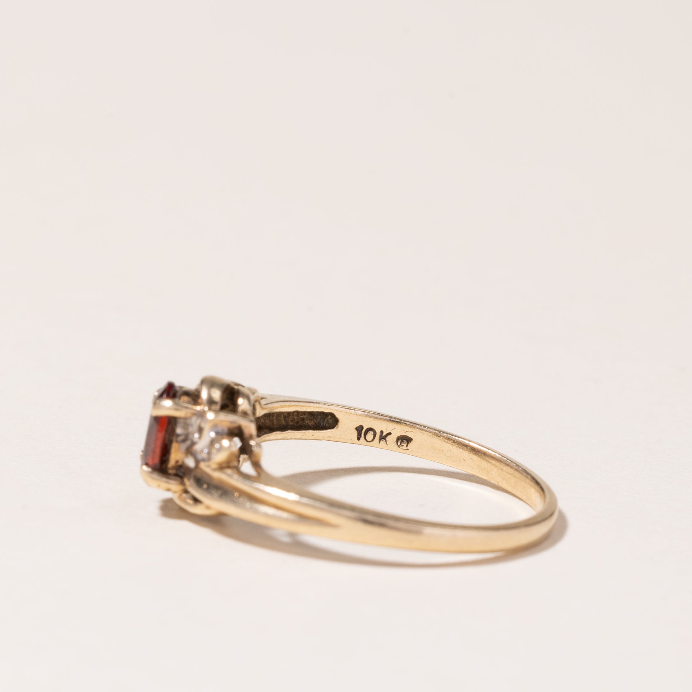10K Yellow Gold Garnet & Diamond Ring | 0.52ct, 0.01ctw | SZ 6 |