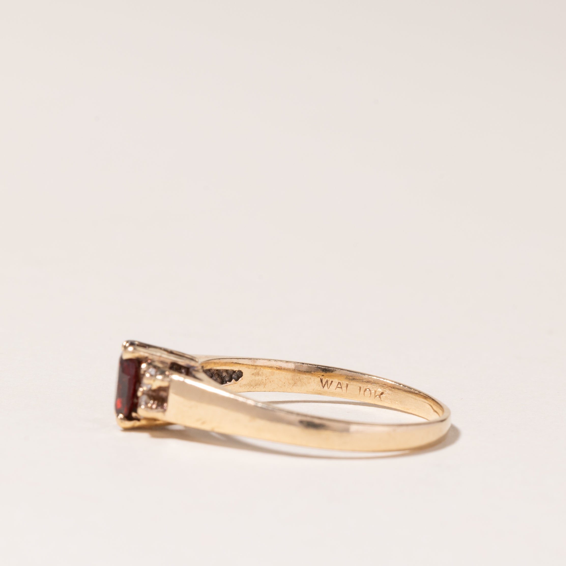 10K Yellow Gold Garnet & Diamond Ring | 0.47ct, 0.04ctw | SZ 9.5 |
