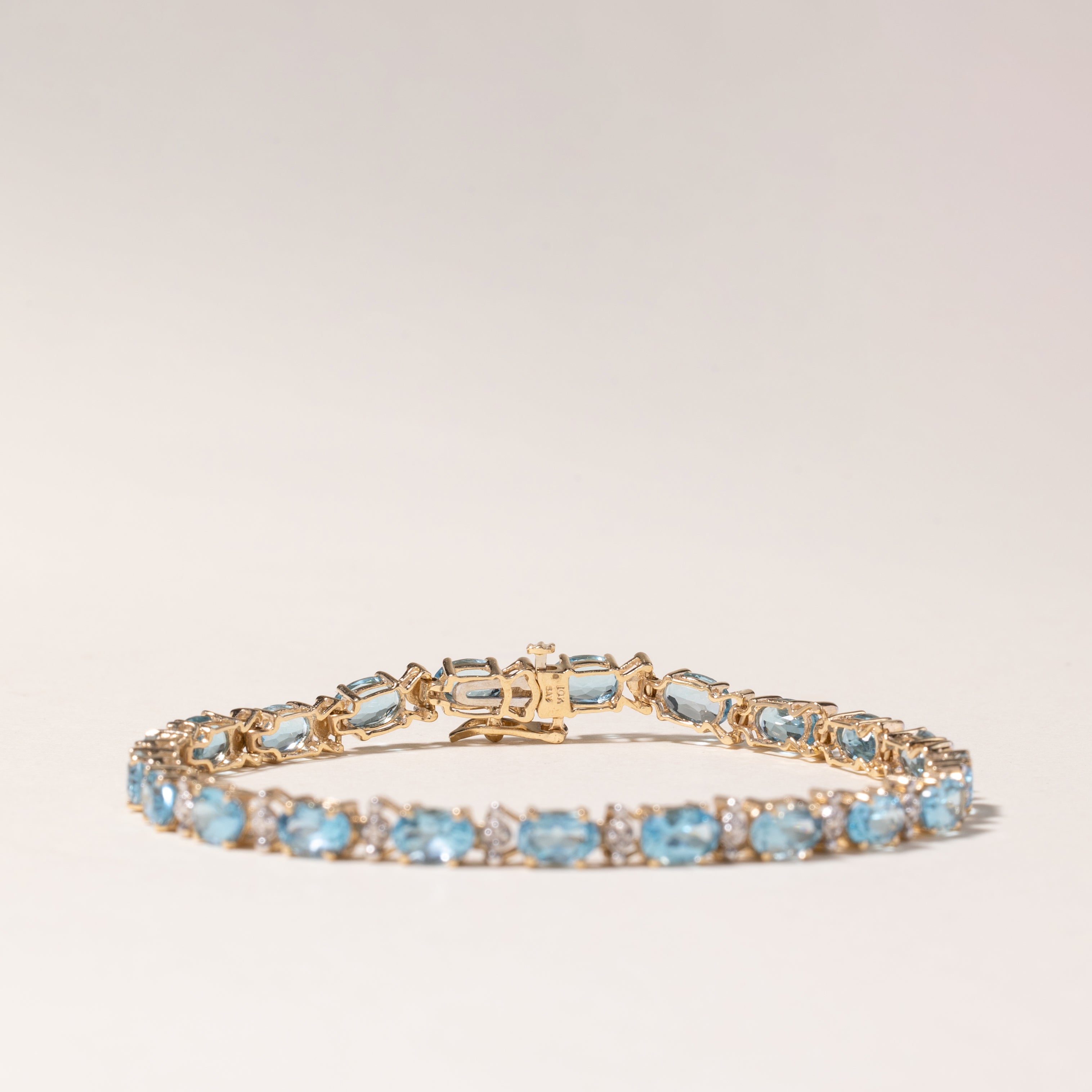 Bracelet en or jaune 10 carats et topaze bleue | 10,29 ct au total, 0,01 ct au total | 18,4 cm |