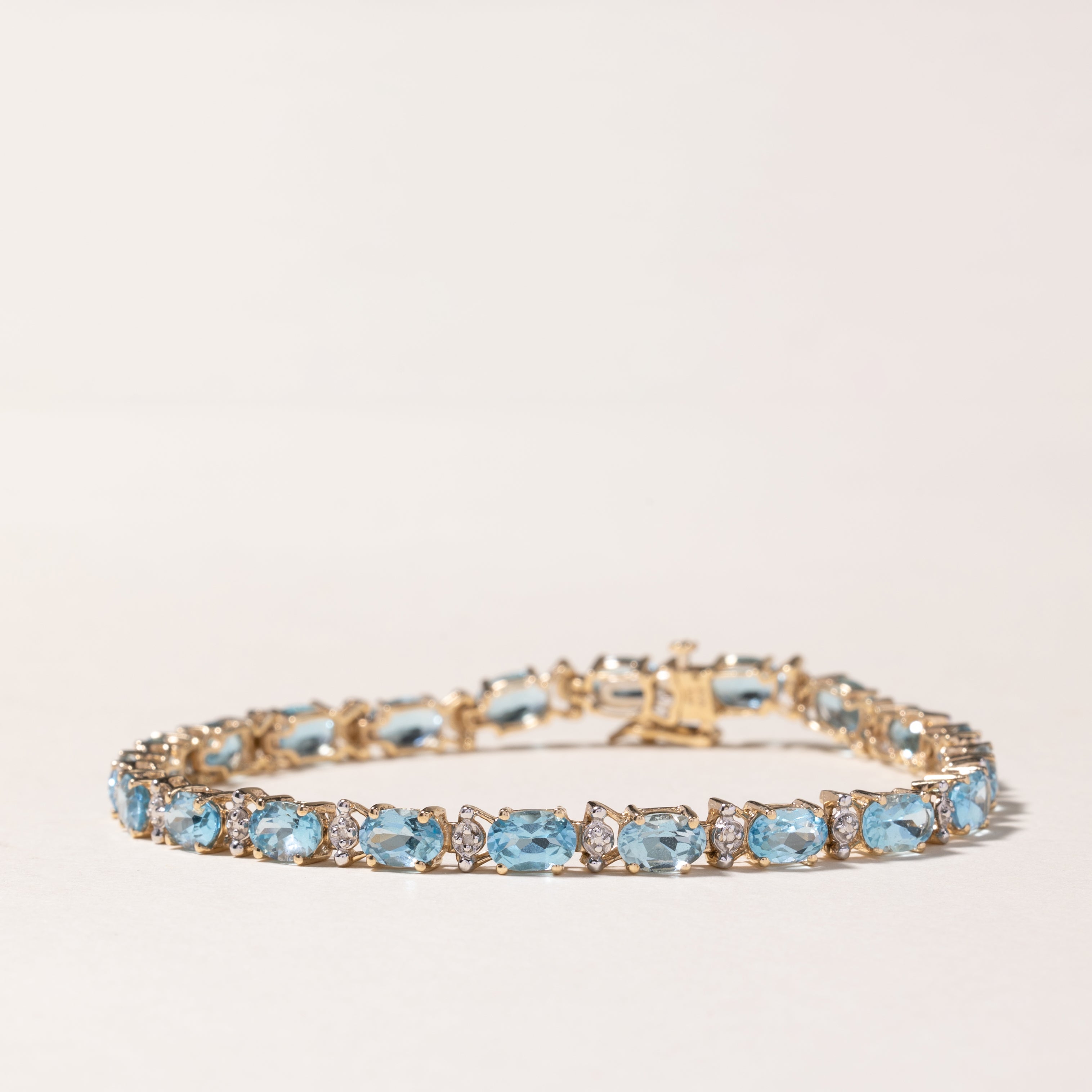Bracelet en or jaune 10 carats et topaze bleue | 10,29 ct au total, 0,01 ct au total | 18,4 cm |