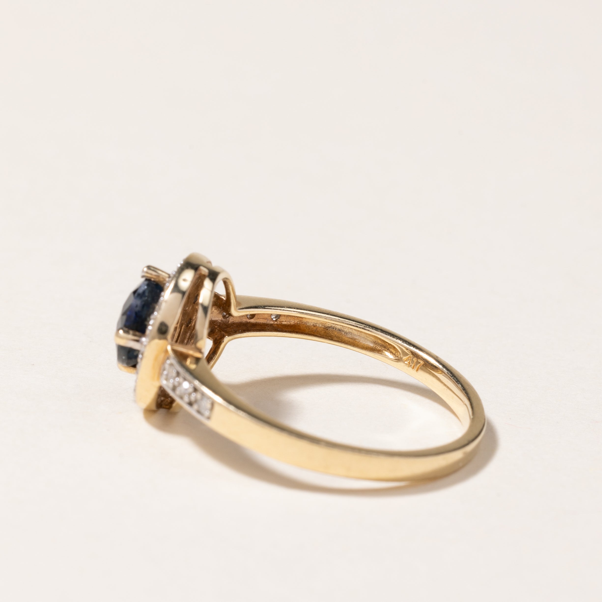 Bague halo saphir et diamants en or 10 carats | 0,80 ct, 0,10 ct au total | Taille 7,25