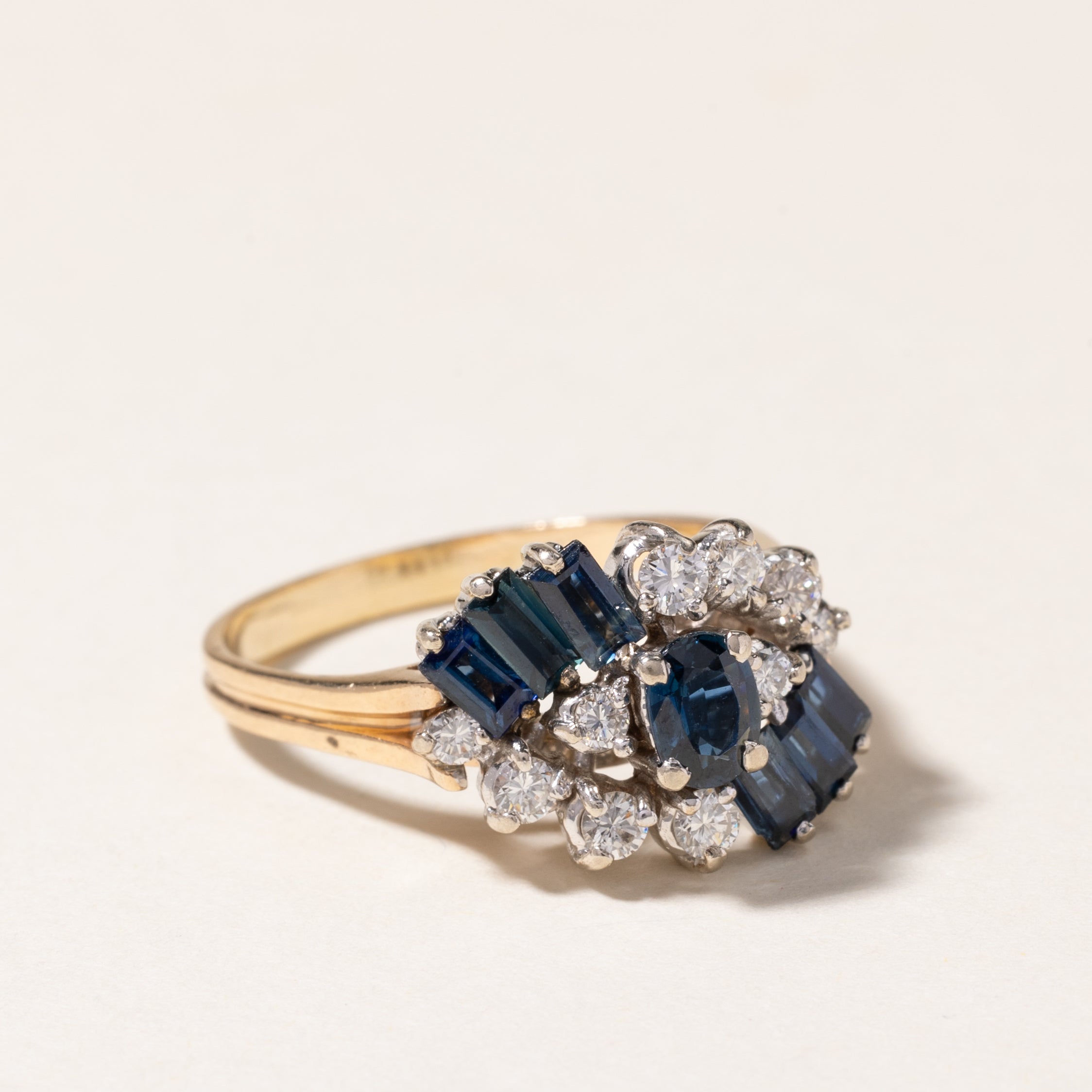 Bague cocktail en or 14 carats sertie de saphirs et de diamants | 1,03 ct, 0,25 ct | Taille 8