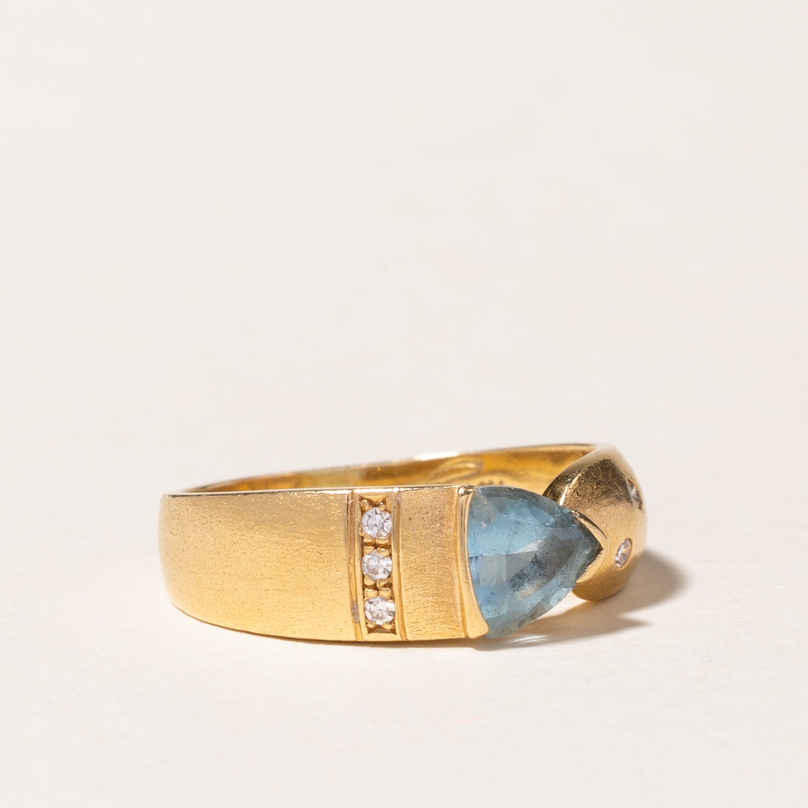 18K Aquamarine & Diamond Ring | 0.84ct, 0.12ctw | SZ 8