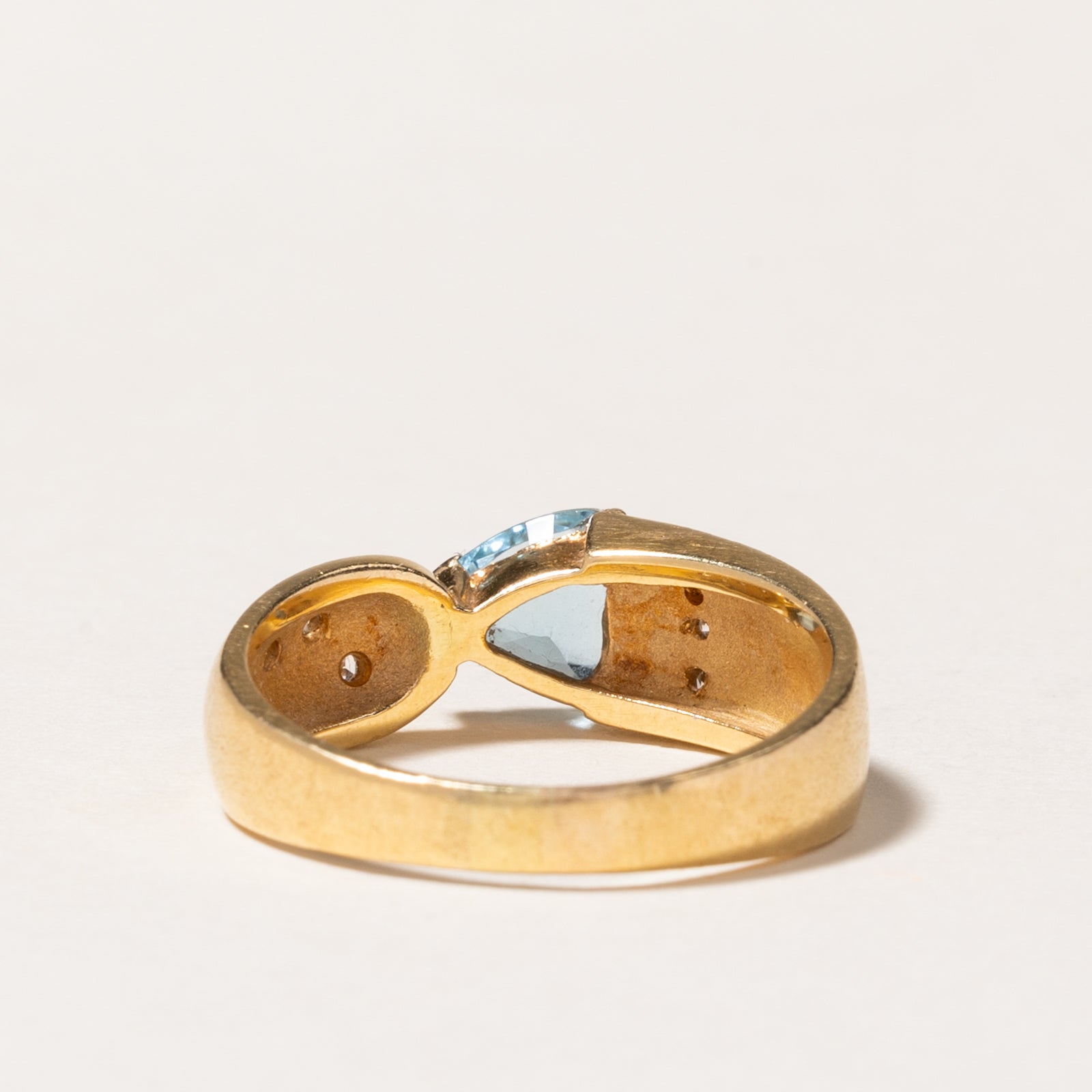 18K Aquamarine & Diamond Ring | 0.84ct, 0.12ctw | SZ 8