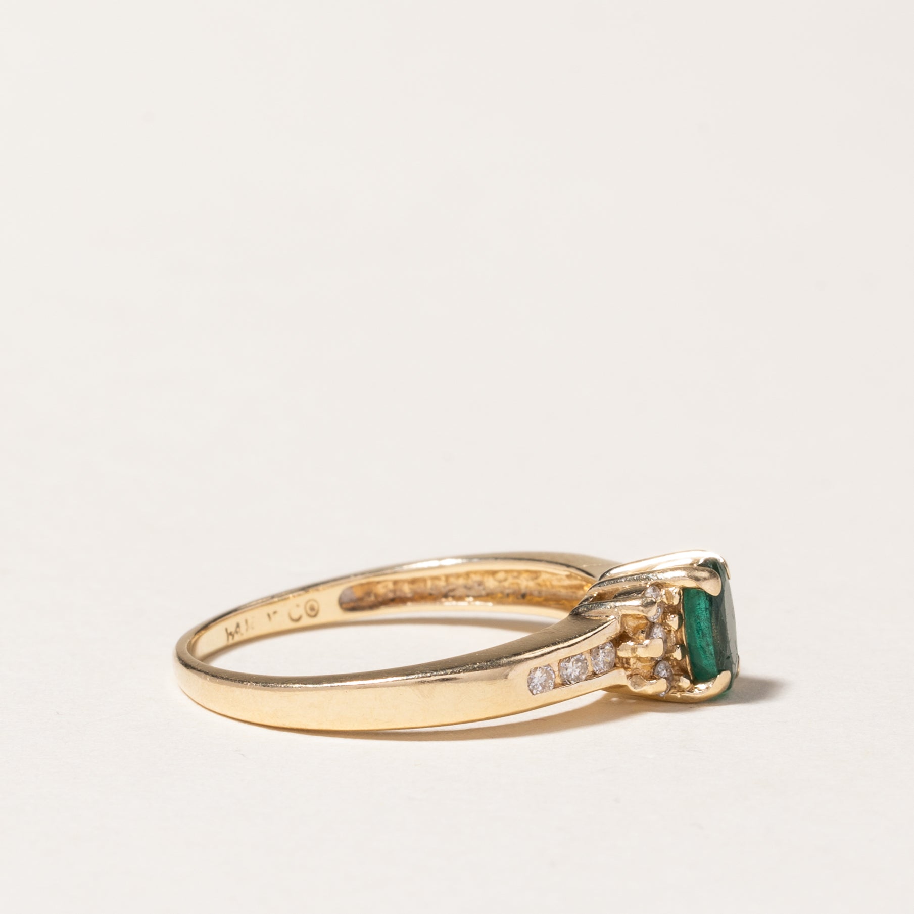 14k Oval Cut Emerald & Diamond Ring | 0.40ct, 0.18ctw | SZ 7.25