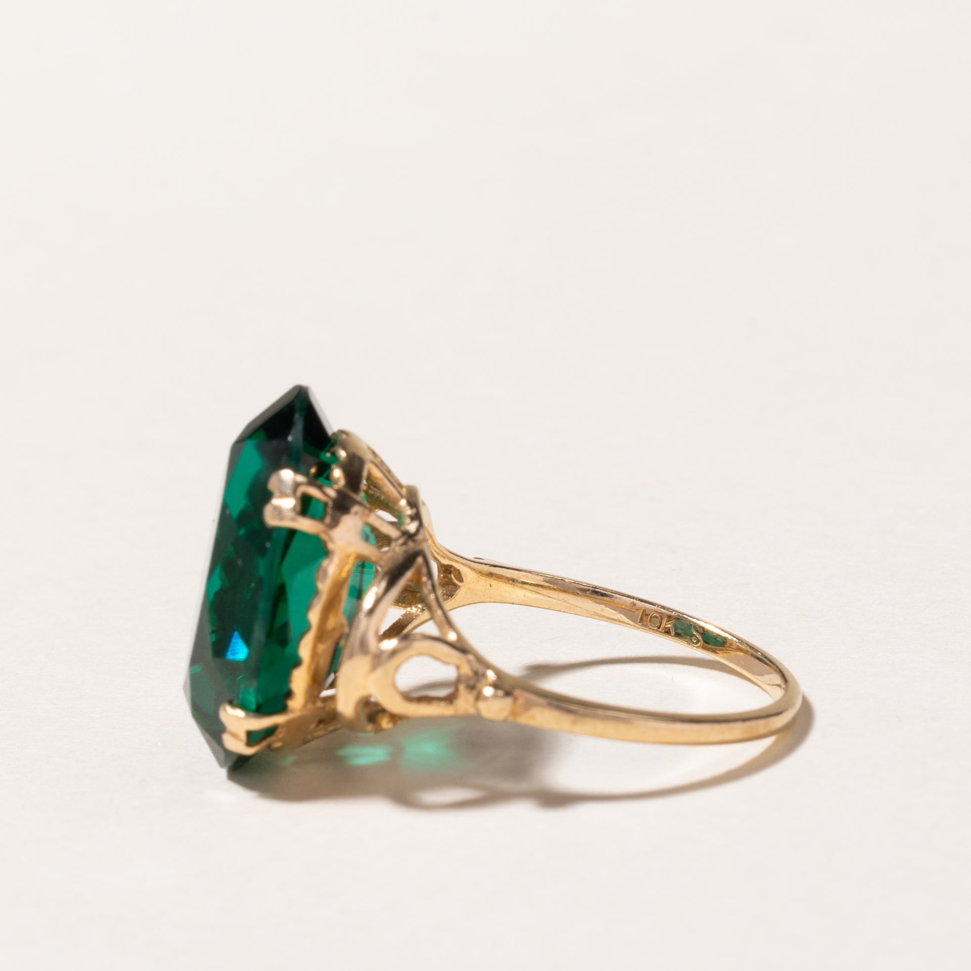 10k Yellow Gold Green Glass Cocktail Ring | SZ 7.5
