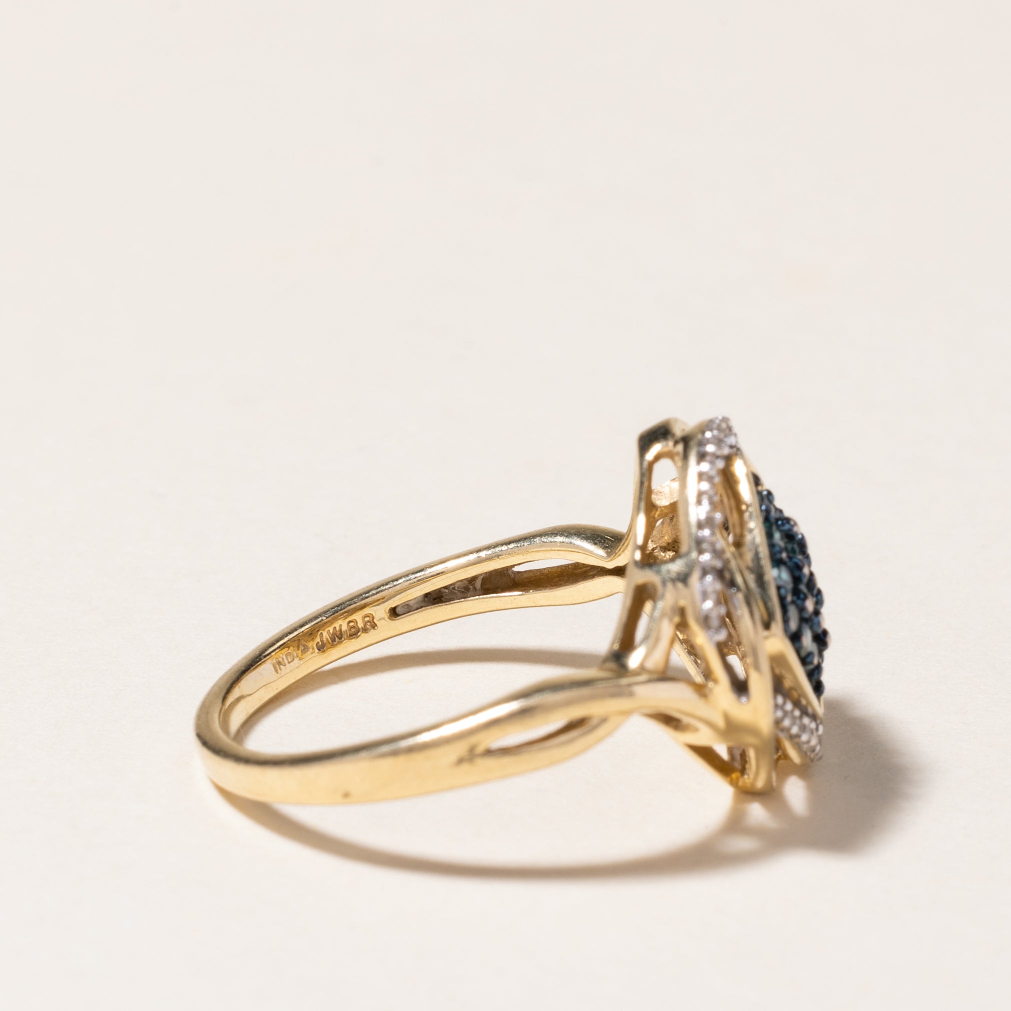 Bague en diamant bleu rehaussé | 0,32 ct, 0,19 ct | Taille 6,75