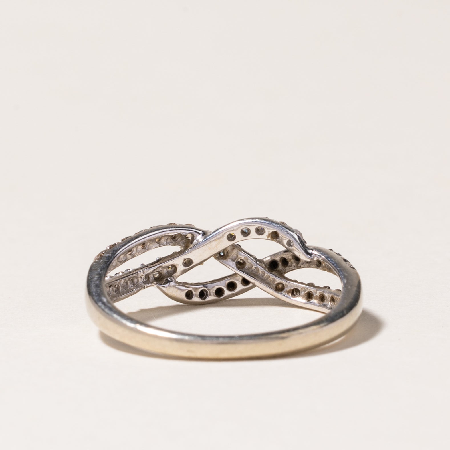 Bague croisée en diamants multicolores | 0,07 ct, 0,15 ct, 0,117 ct | Taille 5