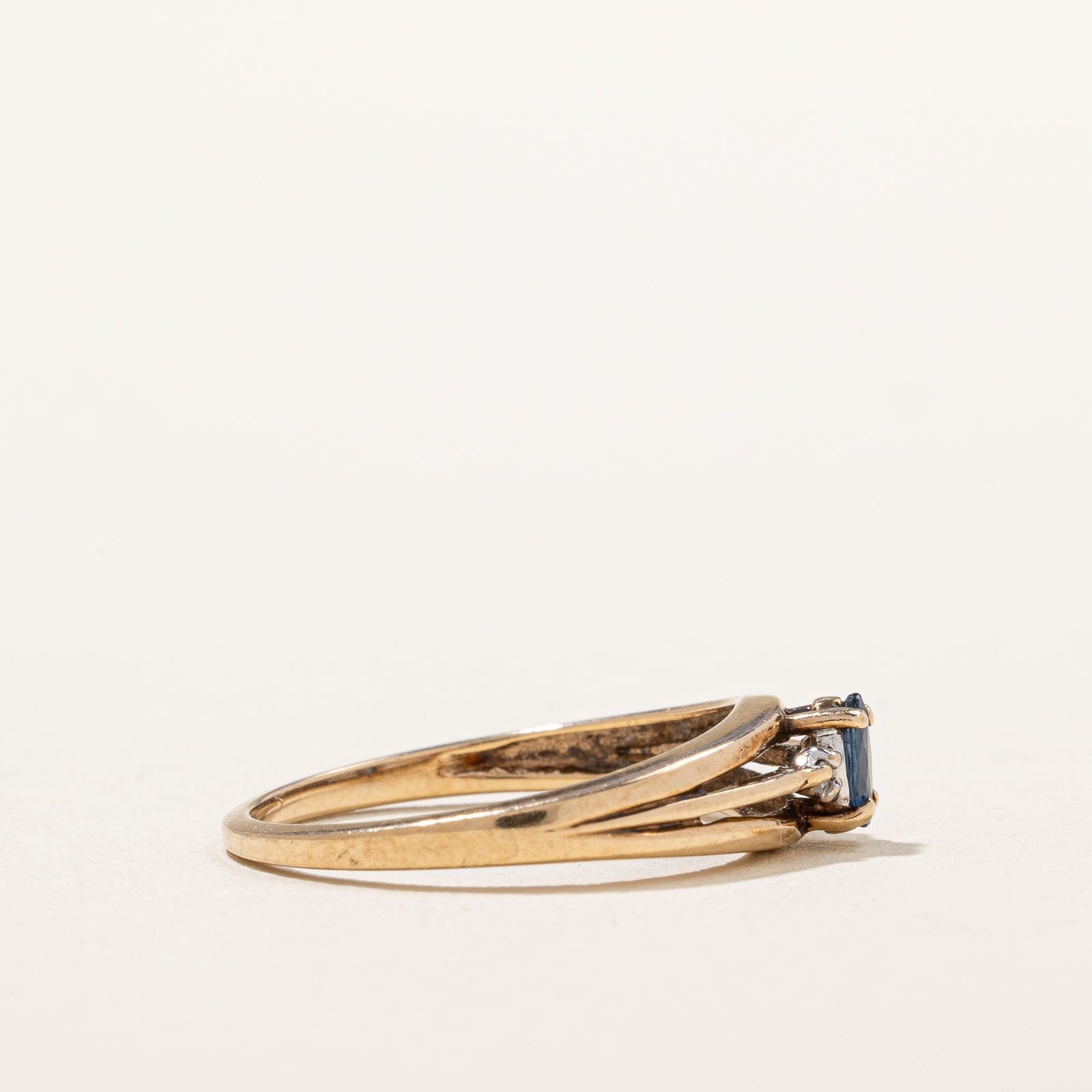 Blue Sapphire & Diamonds Ring | 0.13ct, 0.01ctw | SZ 6.75 |
