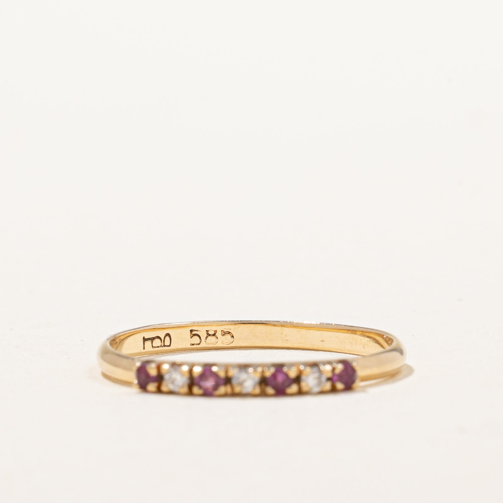 Bague rubis et diamants | 0,12 ct, 0,06 ct | Taille 6,25 |
